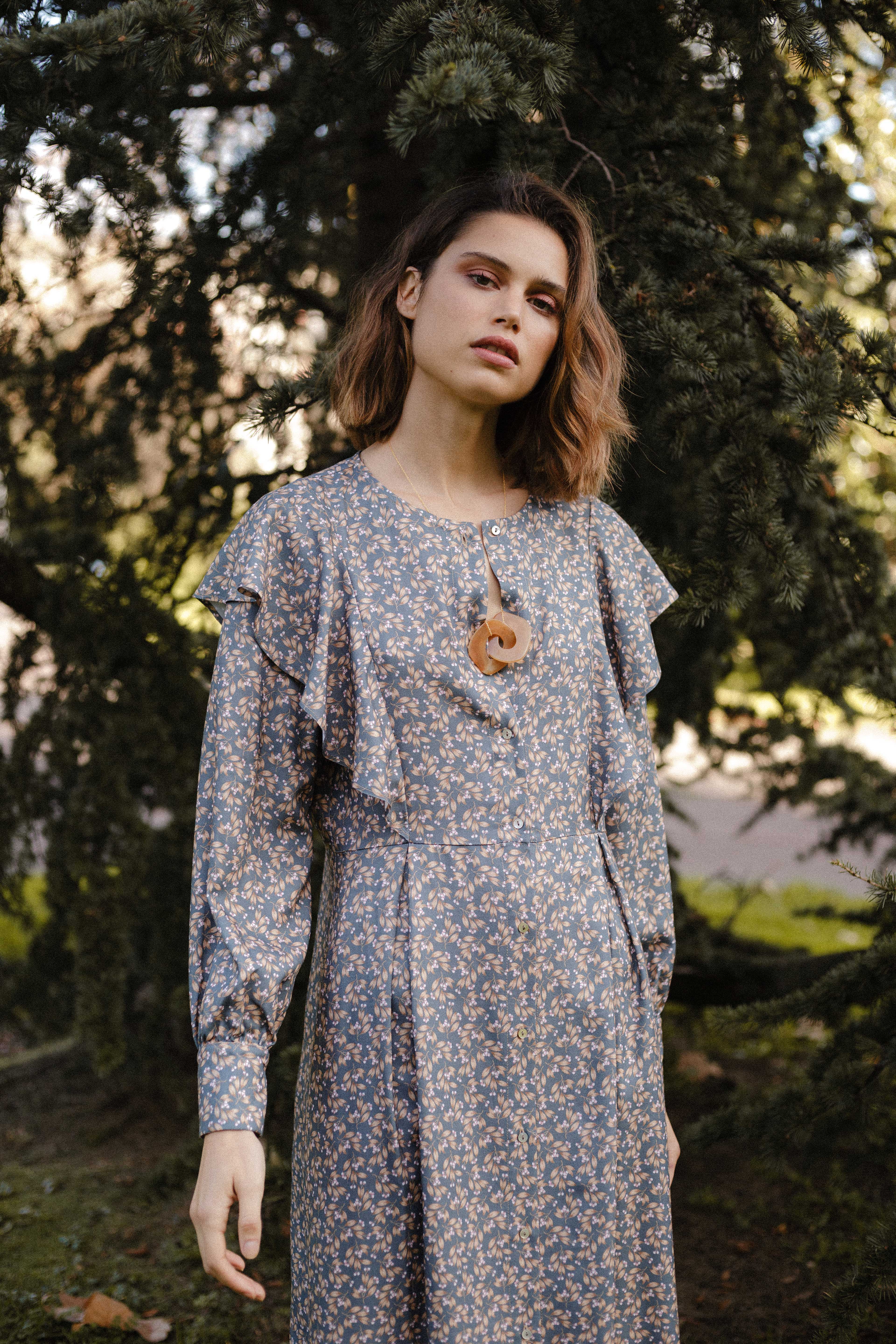 Vestido estampado floral verde bosque bolsillos