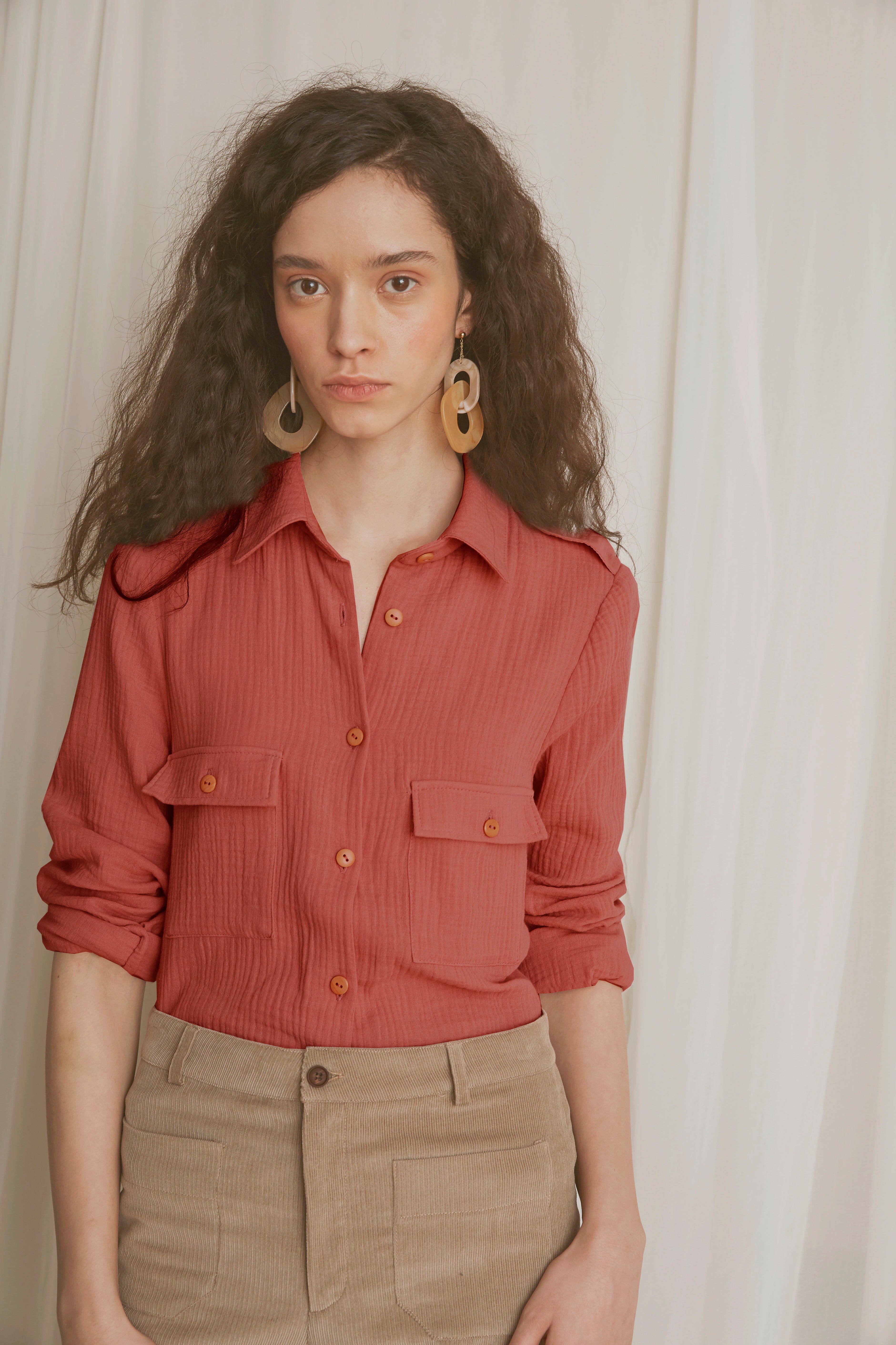 Blusa organica burdeos con bolsillos