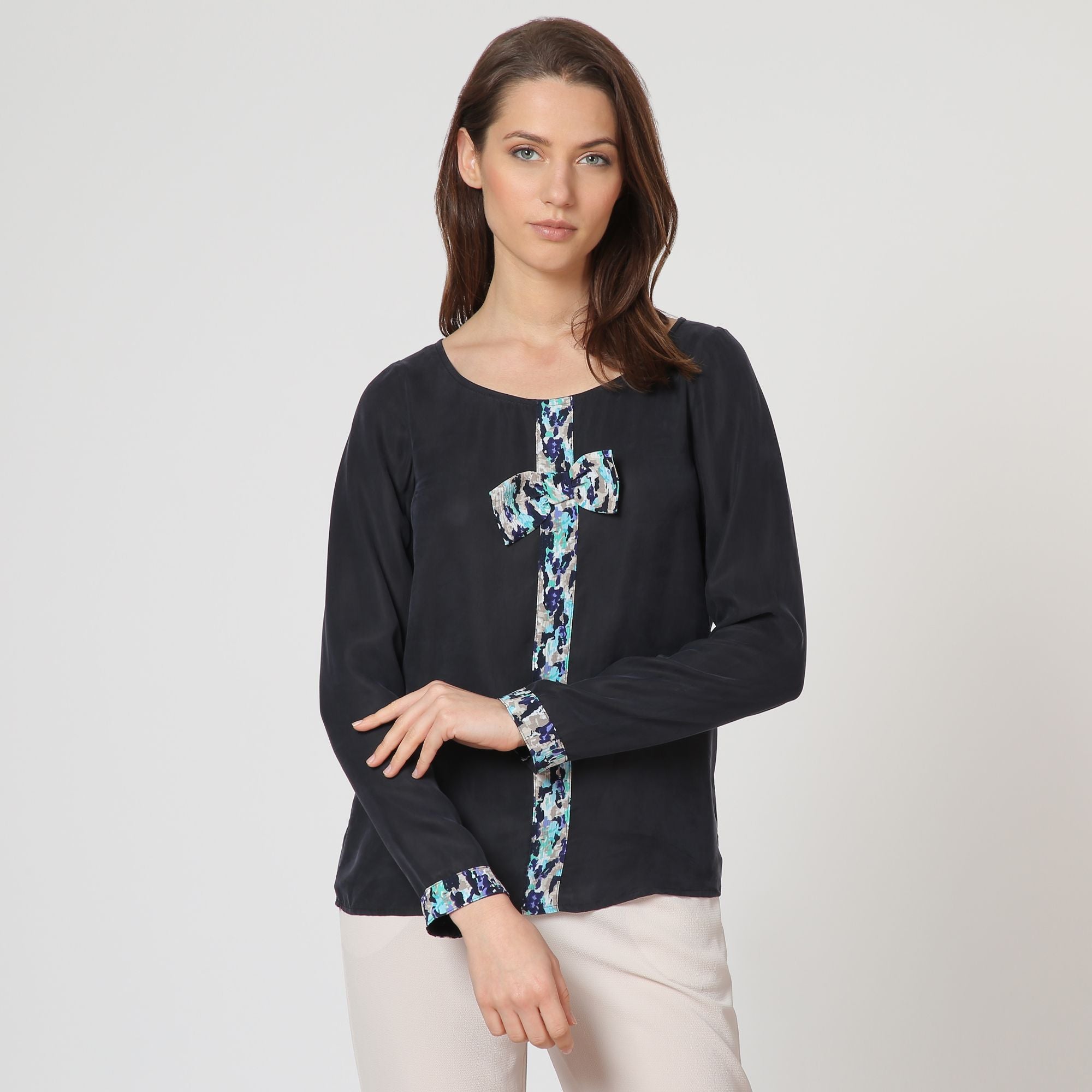 Blusa cupro lazo en delantero