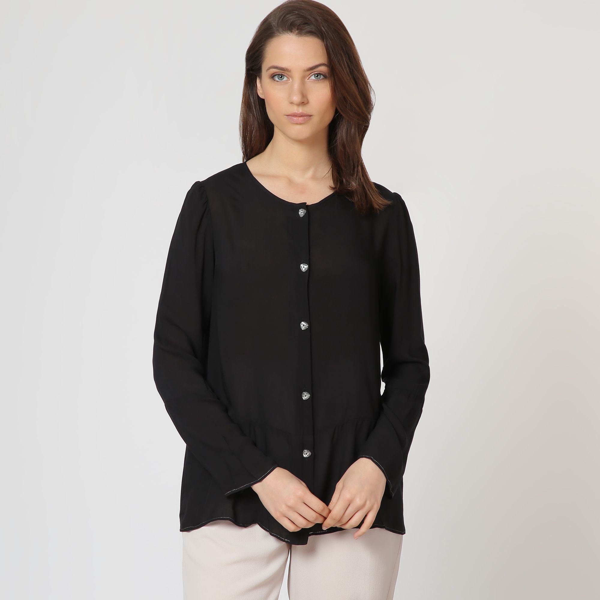 Blusa negra viscosa botones corazon