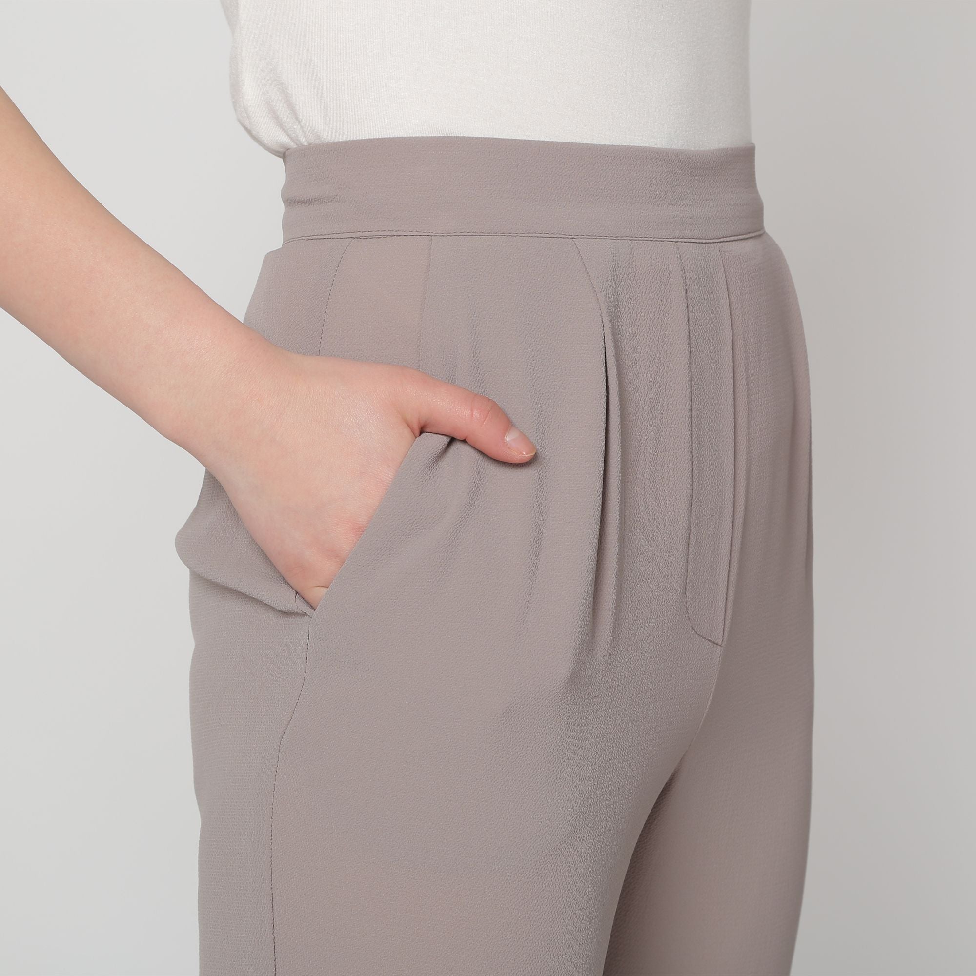 Pantalón recto GRIS