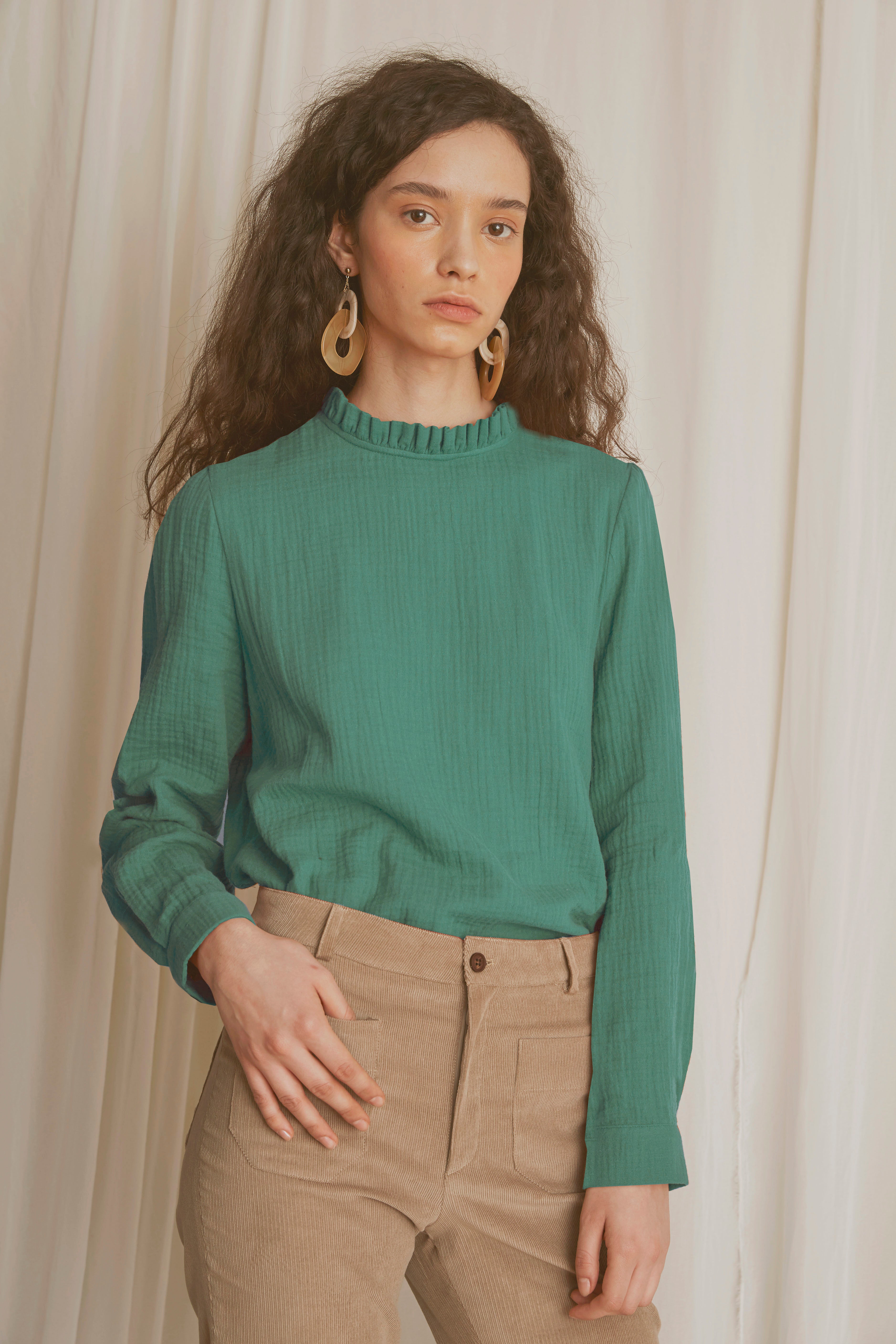 Blusa pori cuello volante verde