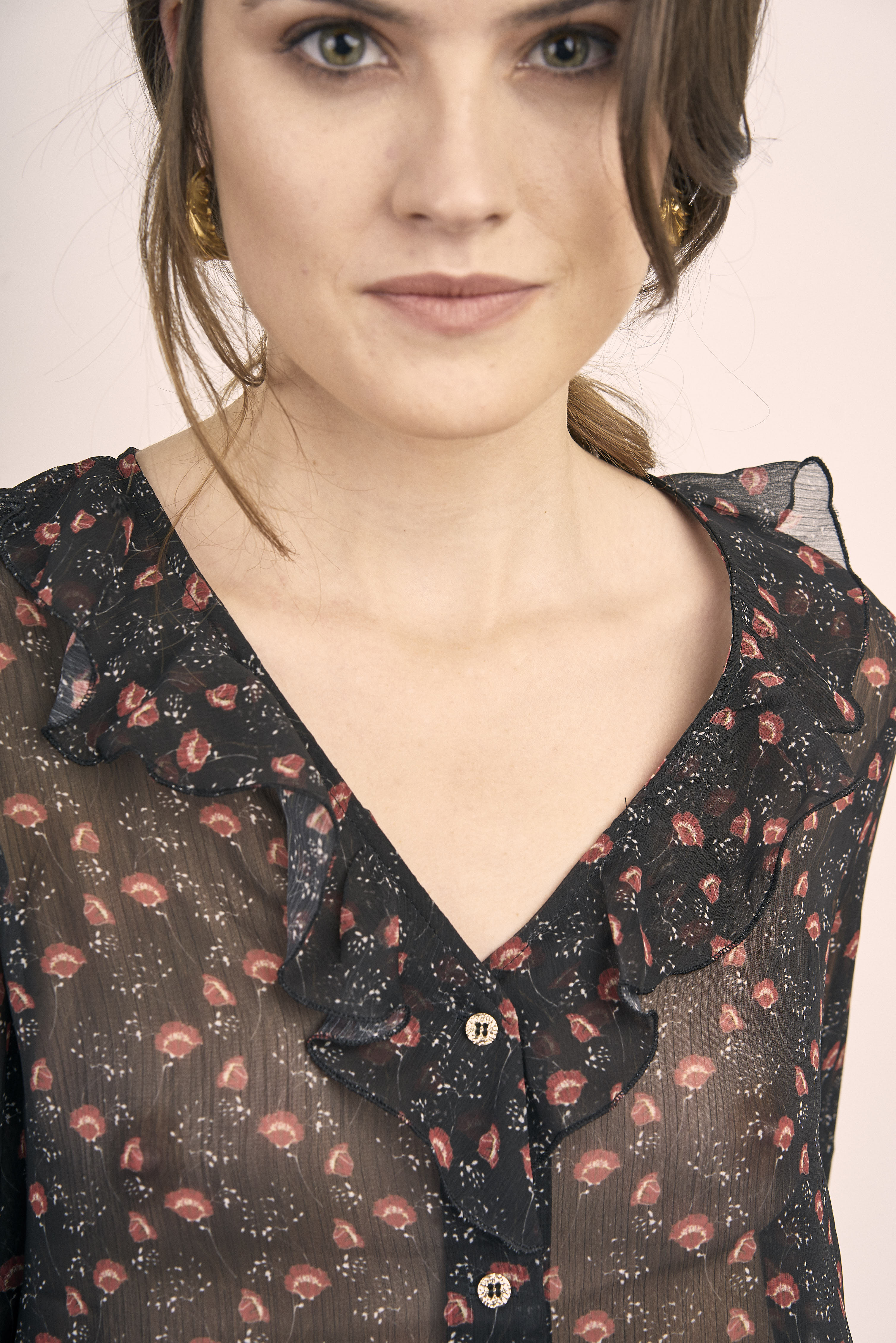 Blusa negra print flor roja