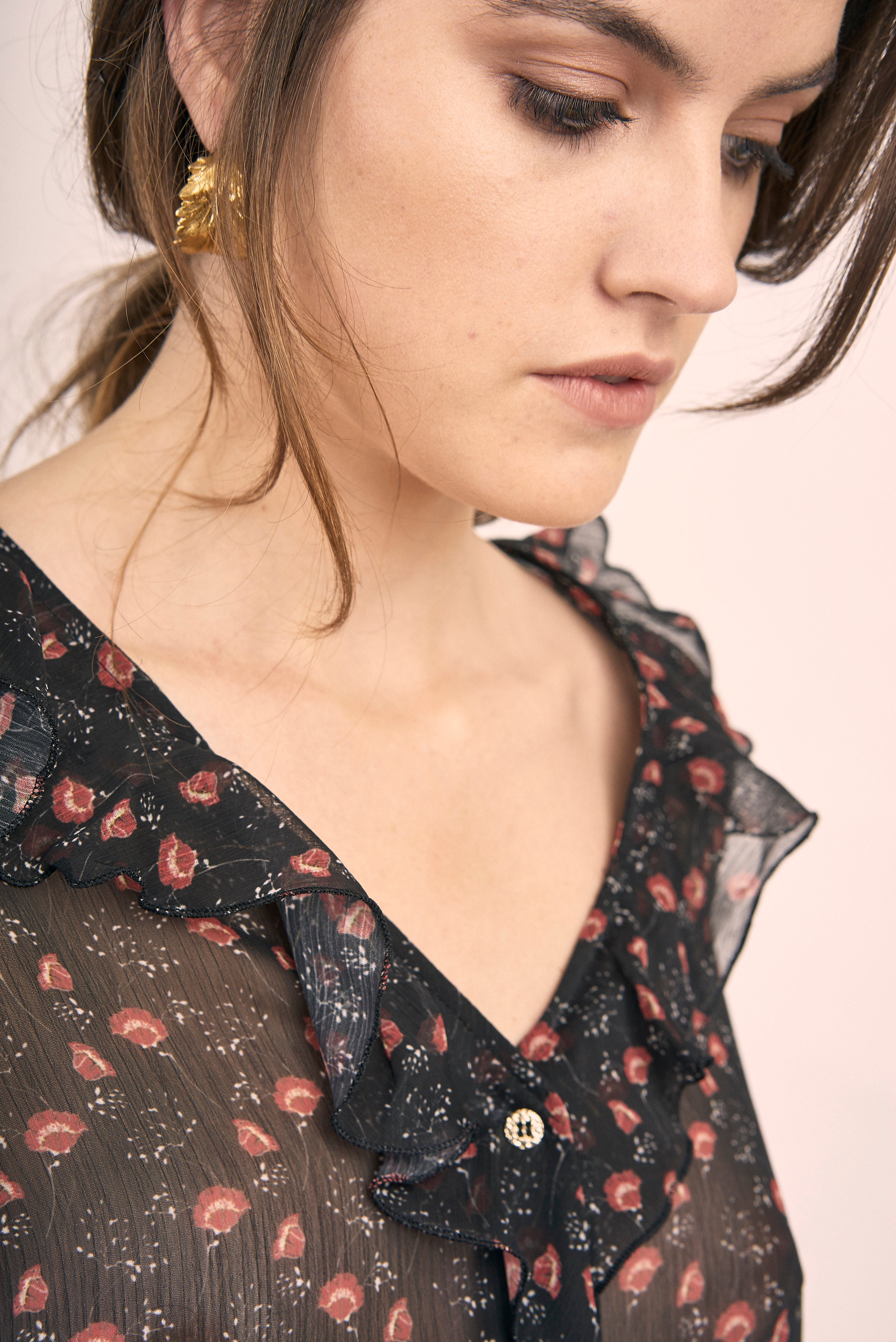 Blusa negra print flor roja