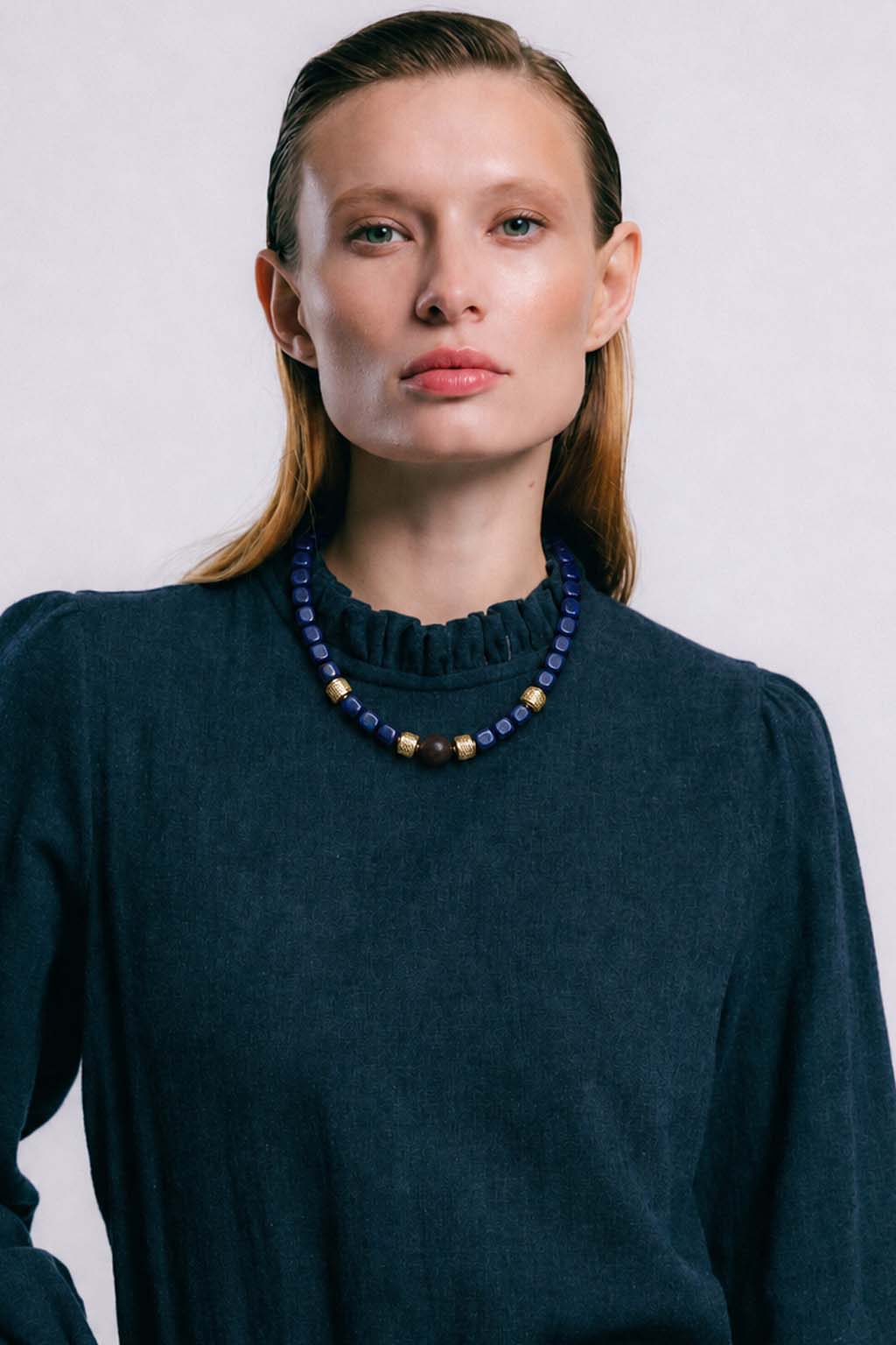Collar almendro azul