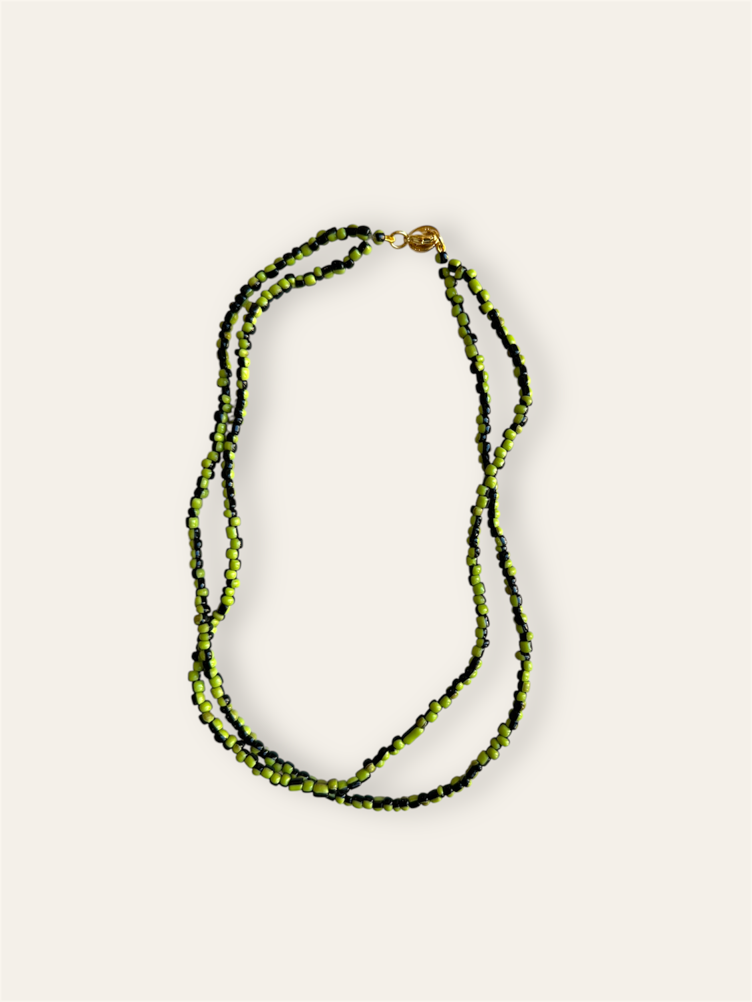 Collar YAKARTA oliva y negro.