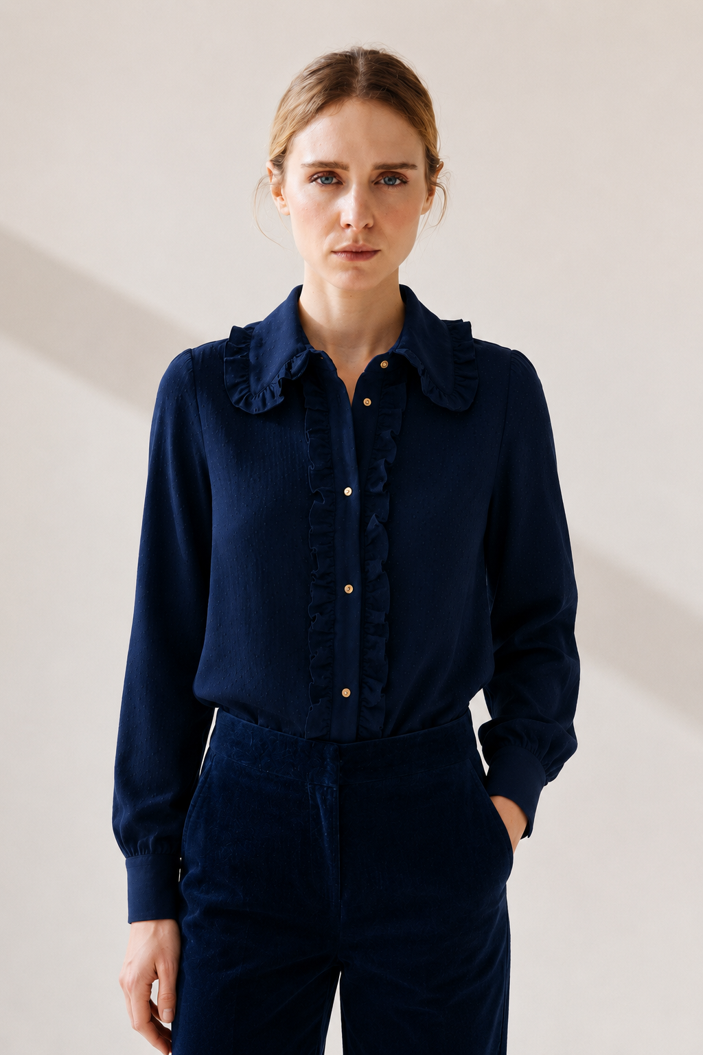 Blusa azul volante