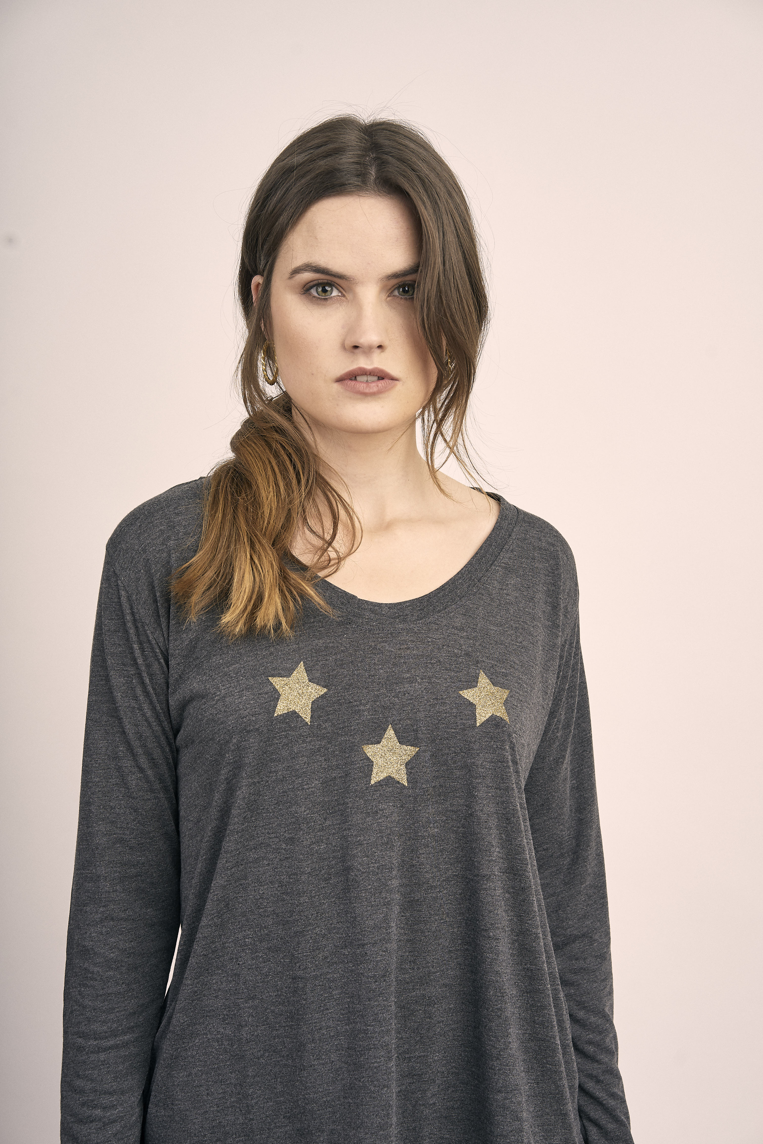 Camiseta ESTRELLAS GLITTER gris