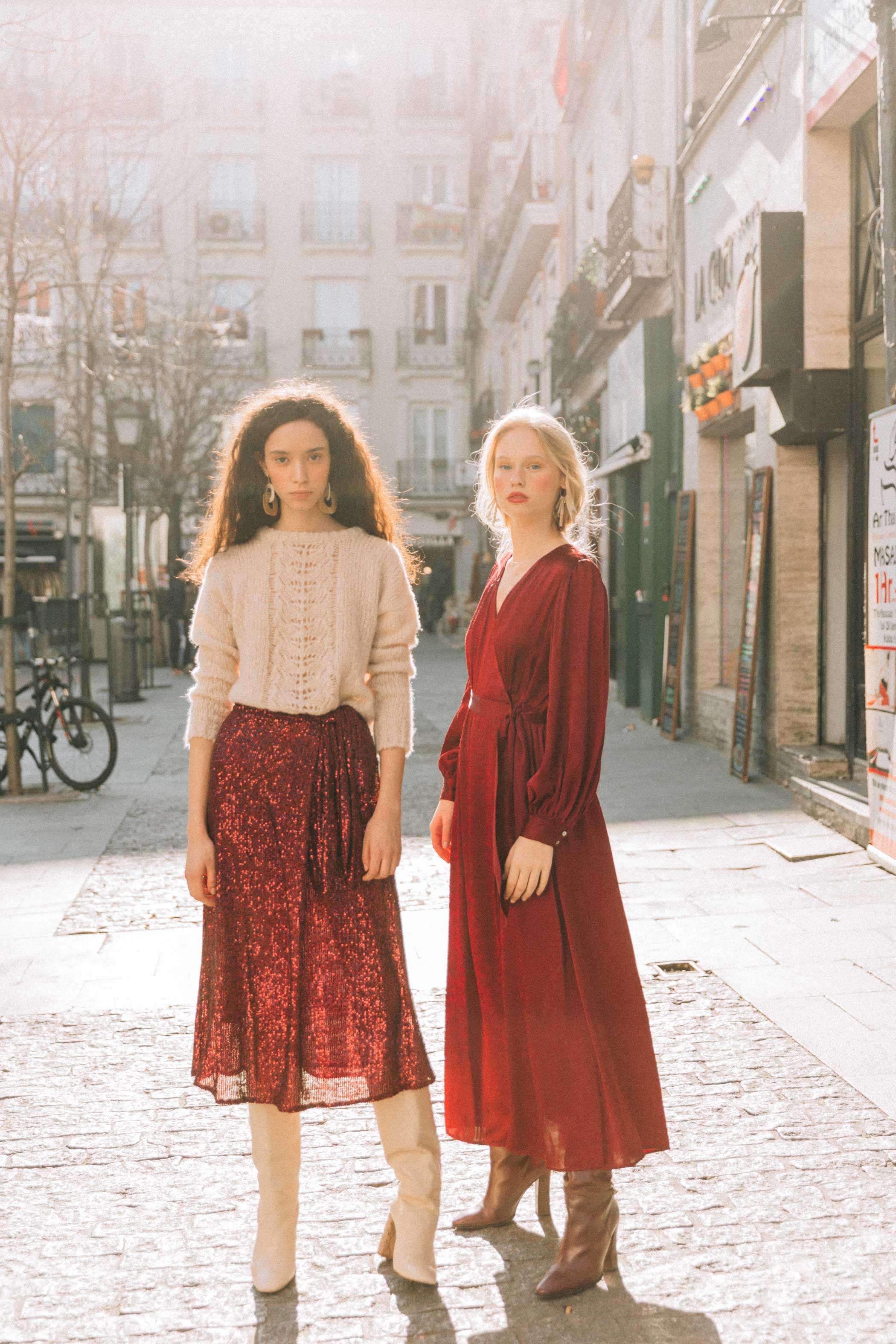 Vestido cruzado satén burdeos