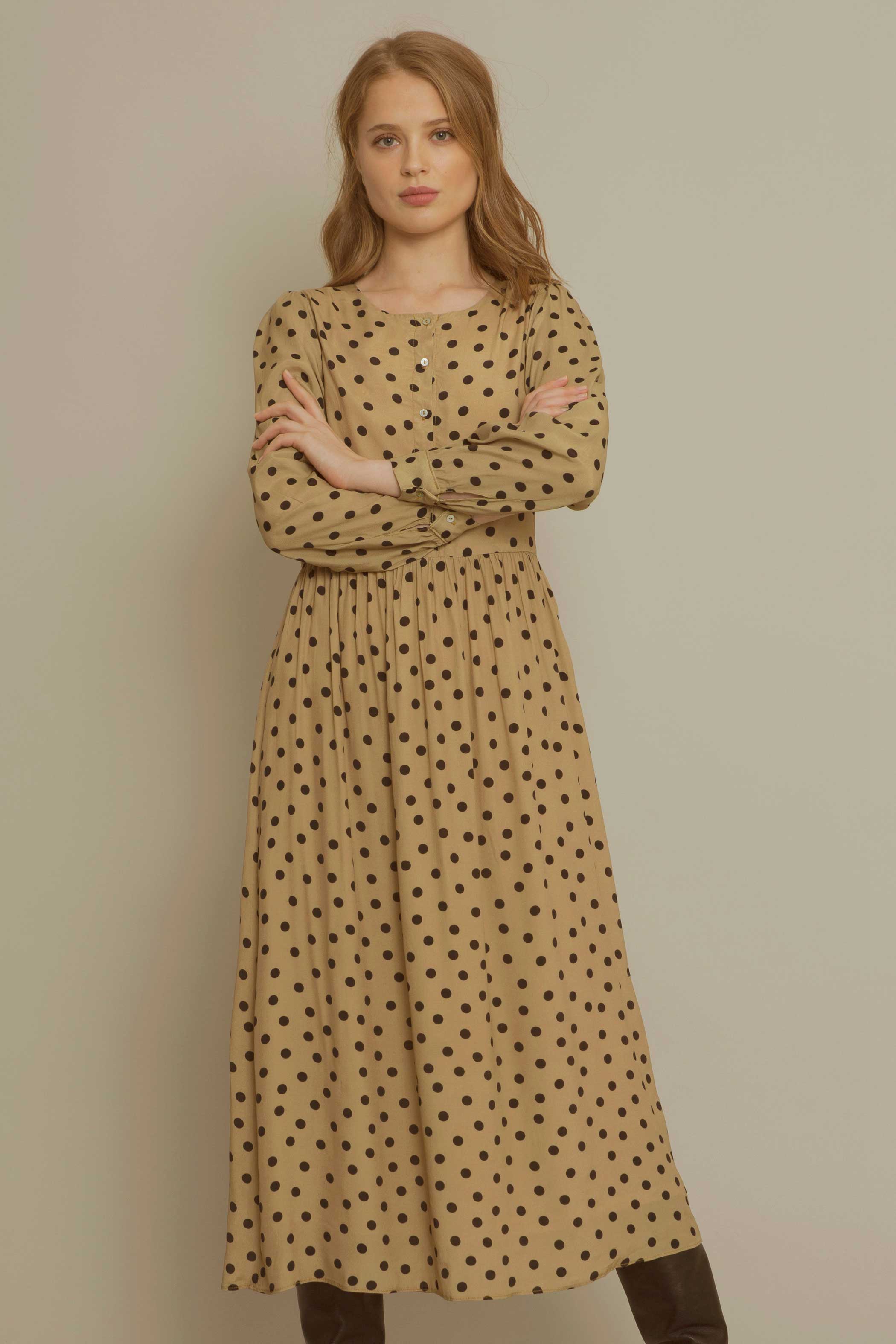 Vestido ocre motas negras