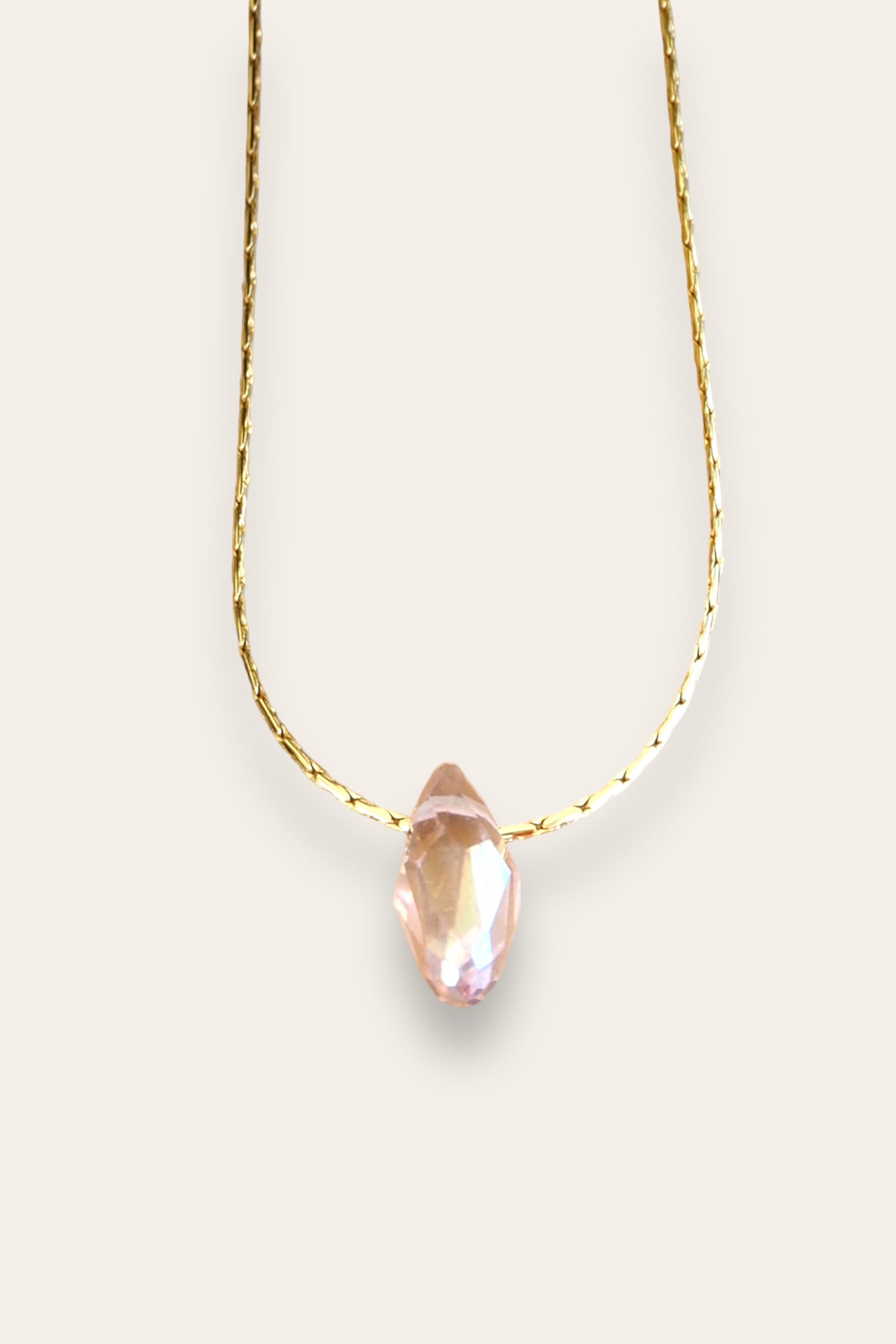 Collar cristal de roca oval rosa