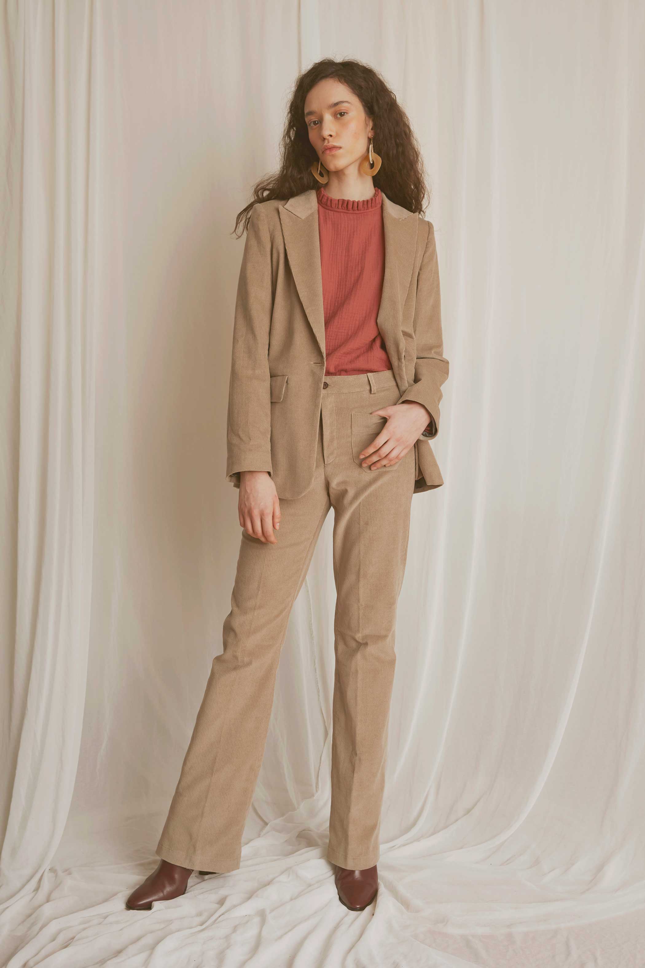 Pantalón acampanado pana camel