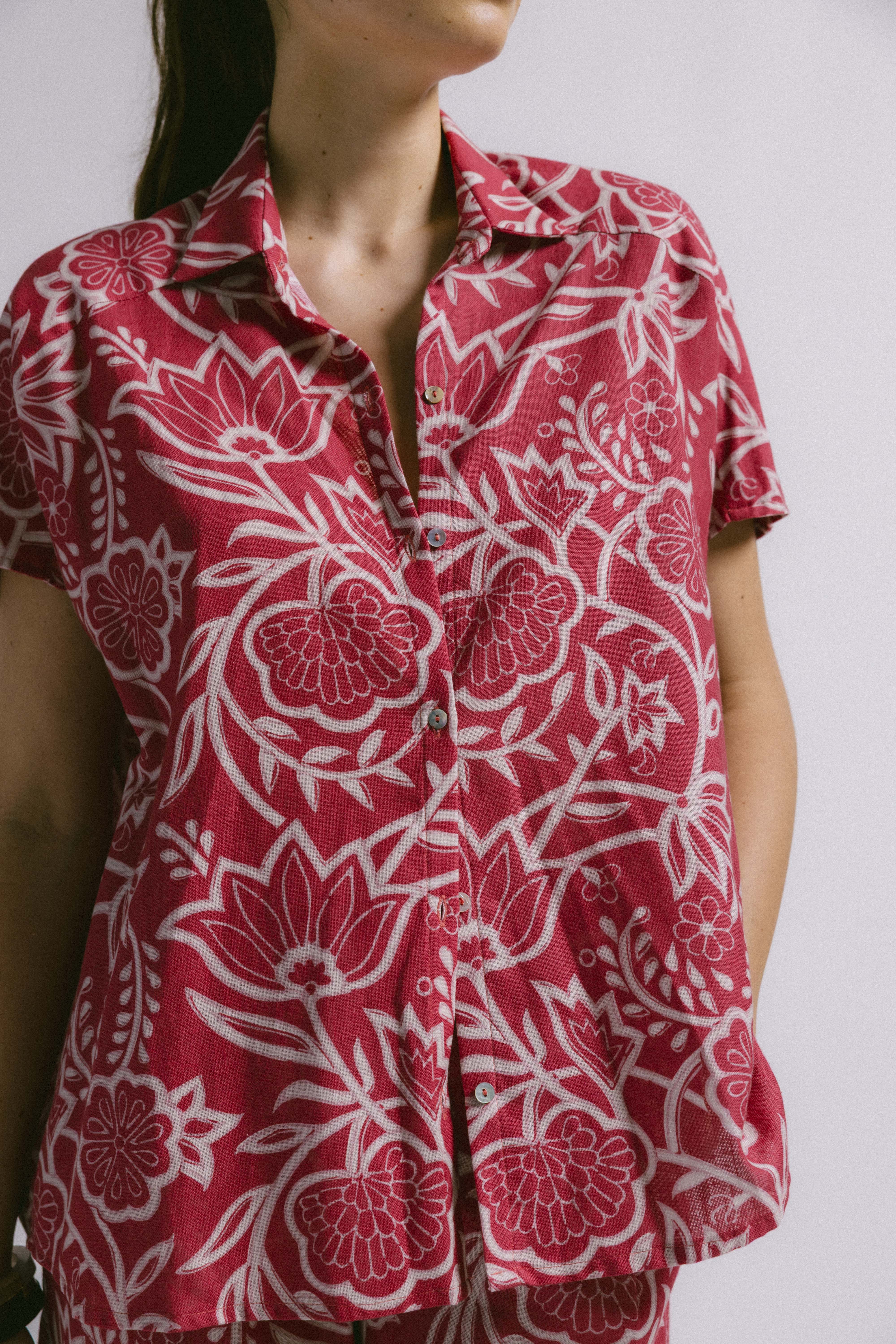 Total look manga corta flor deco rojo