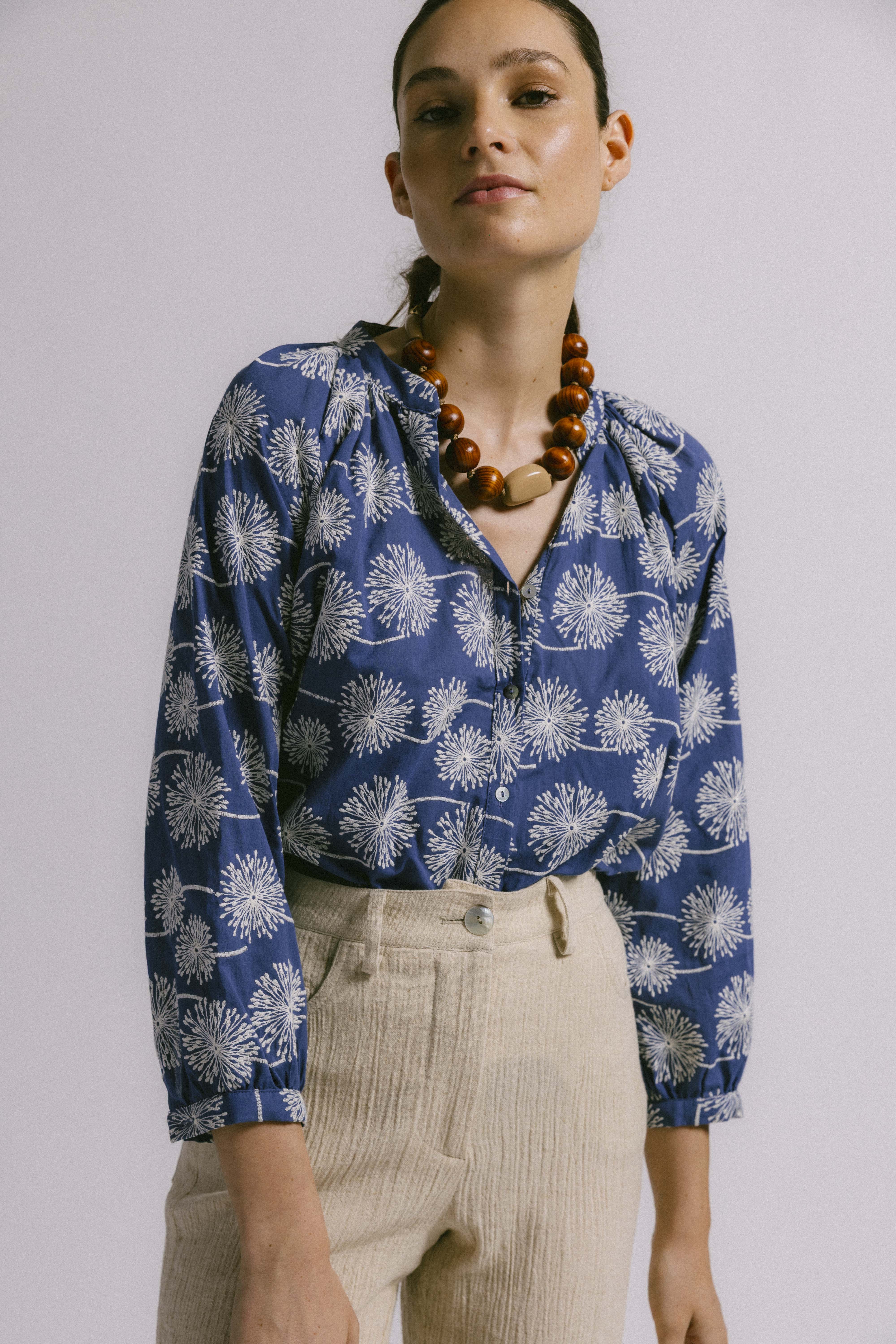 Blusa oca bordada azul