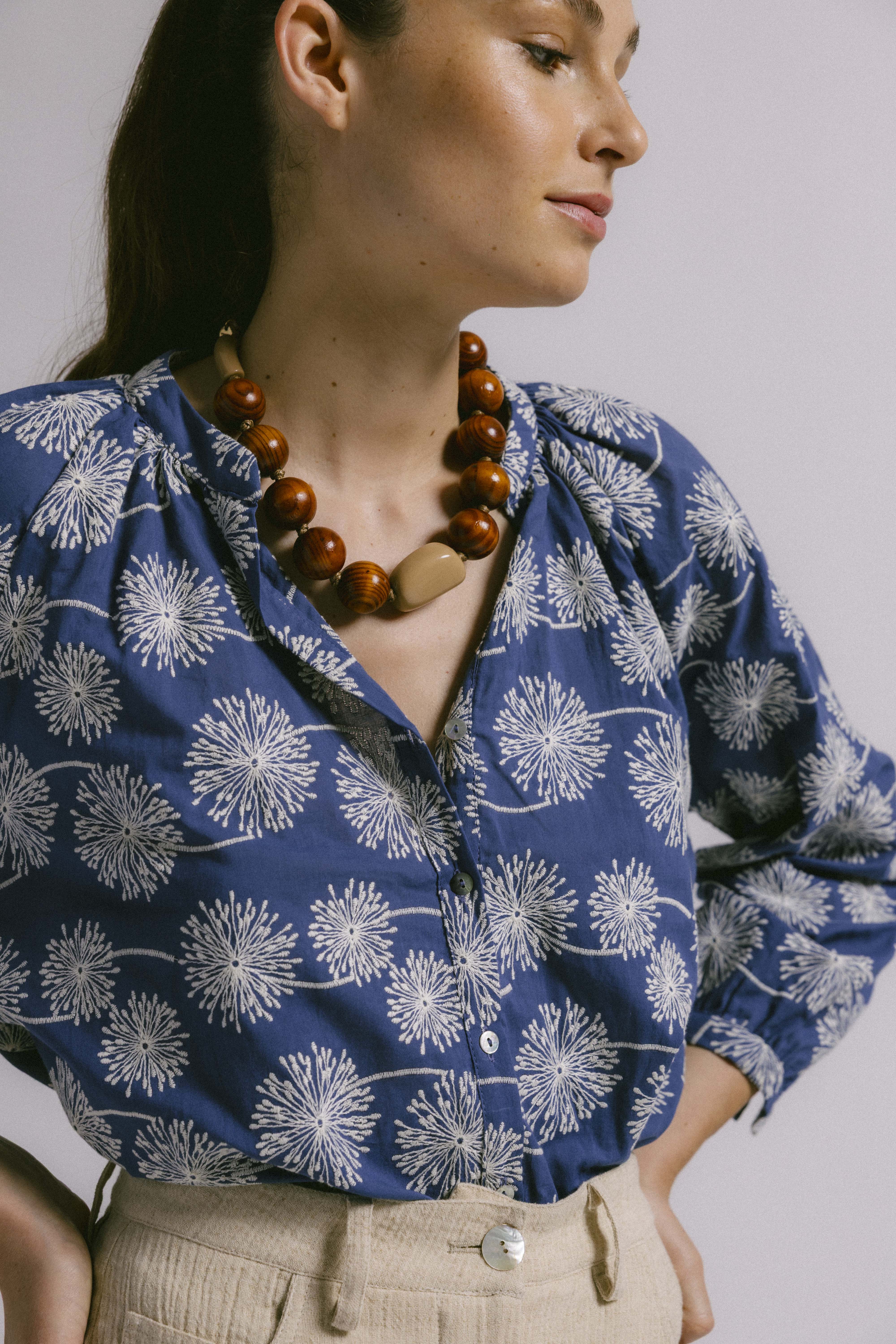 Blusa oca bordada azul