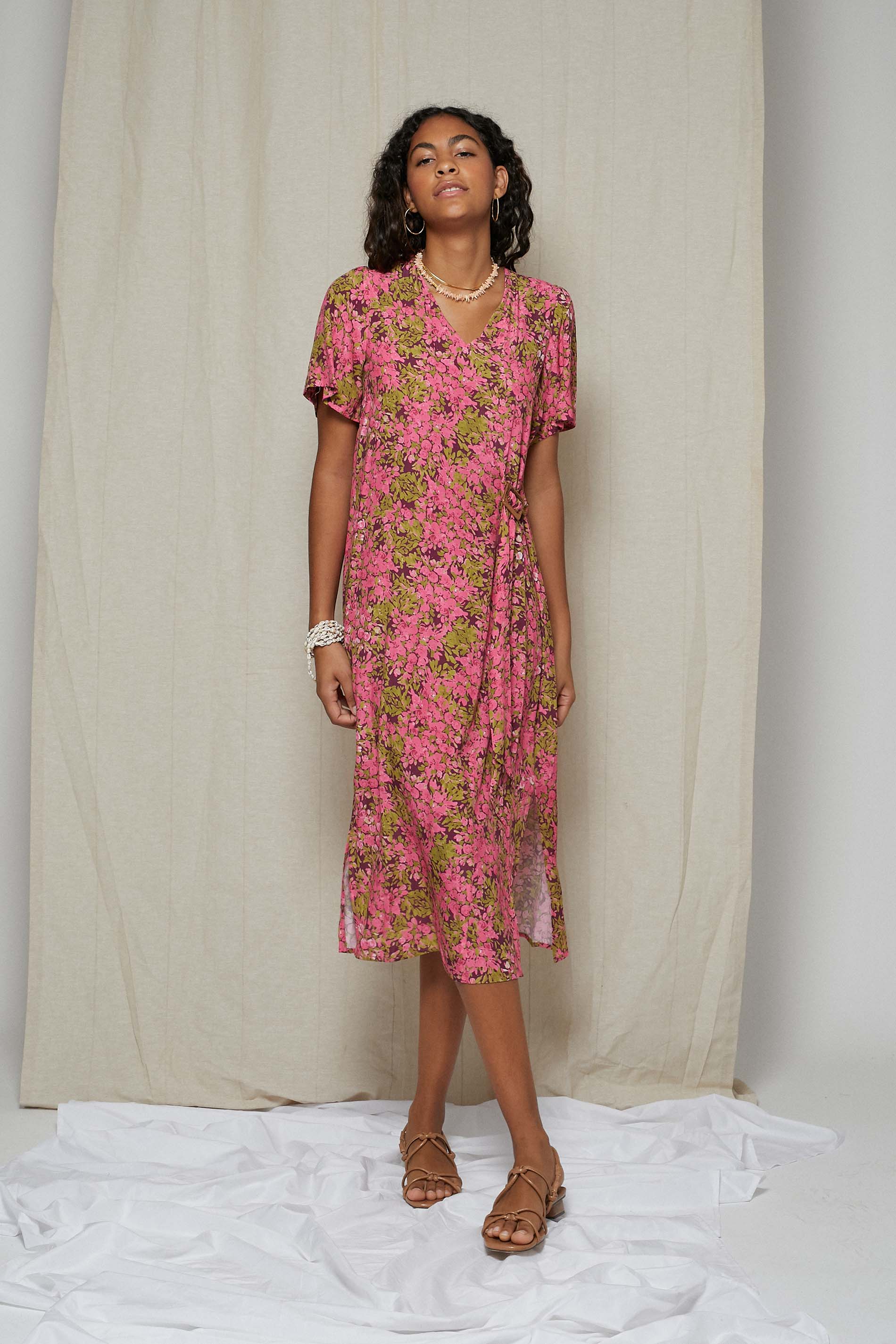 Vestido junco flor fresa