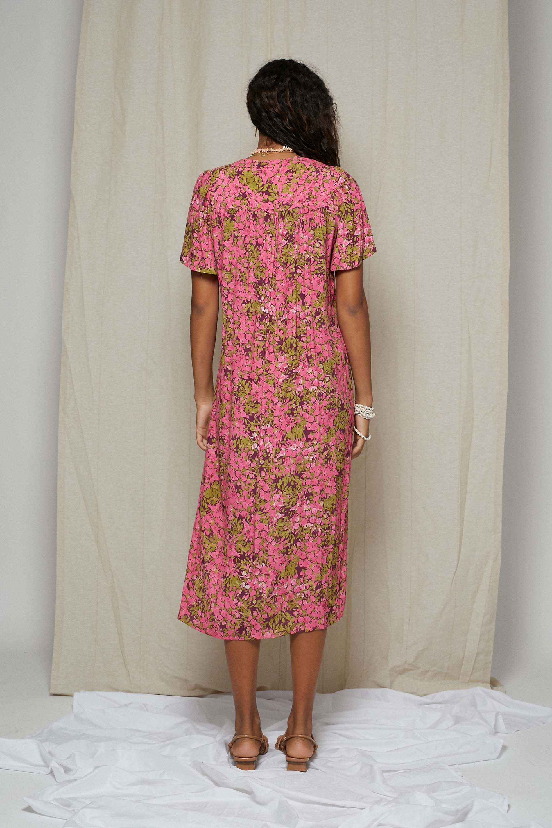 Vestido junco flor fresa