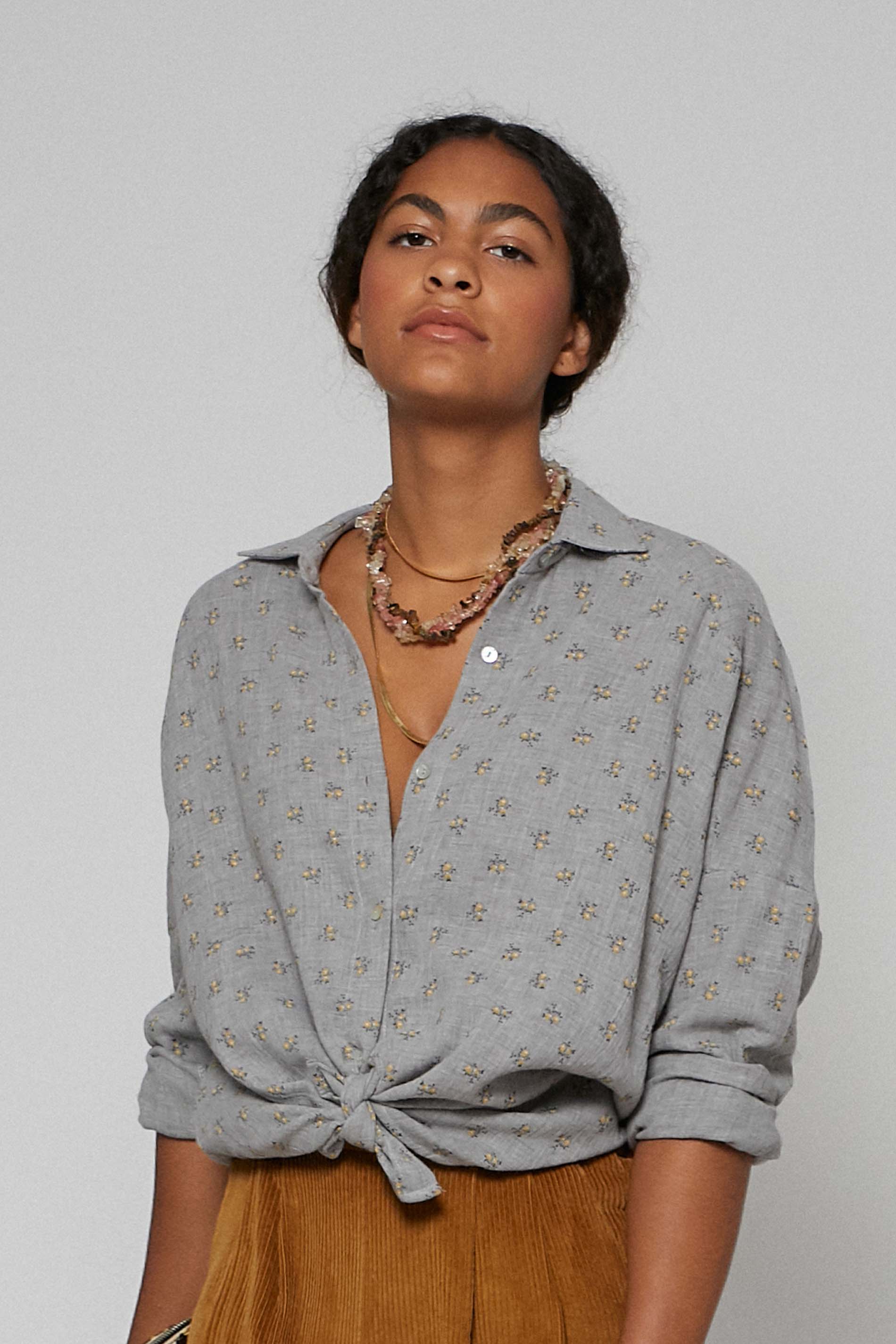 BLUSA STAR FLOR MOSTAZA