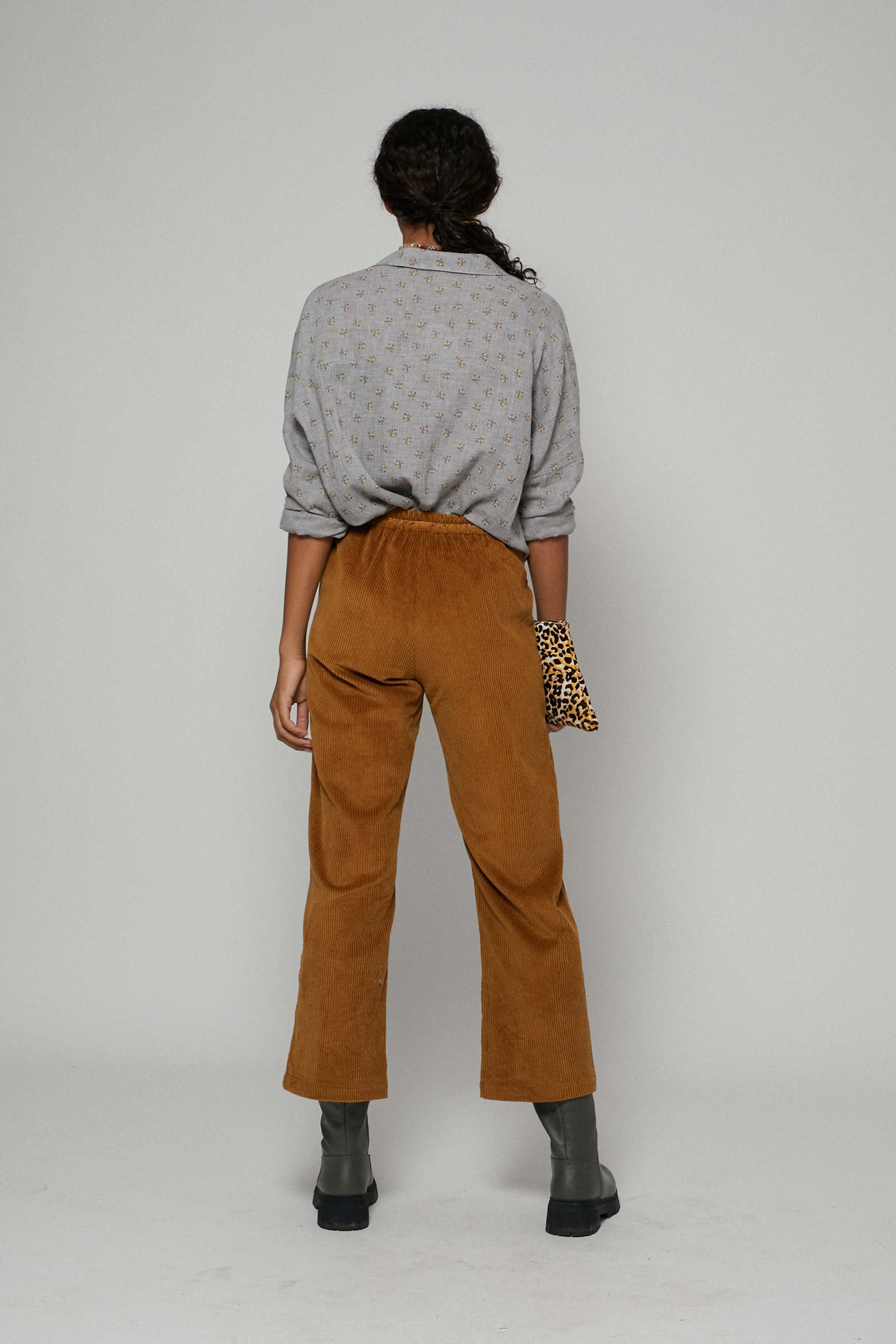 BLUSA STAR FLOR MOSTAZA
