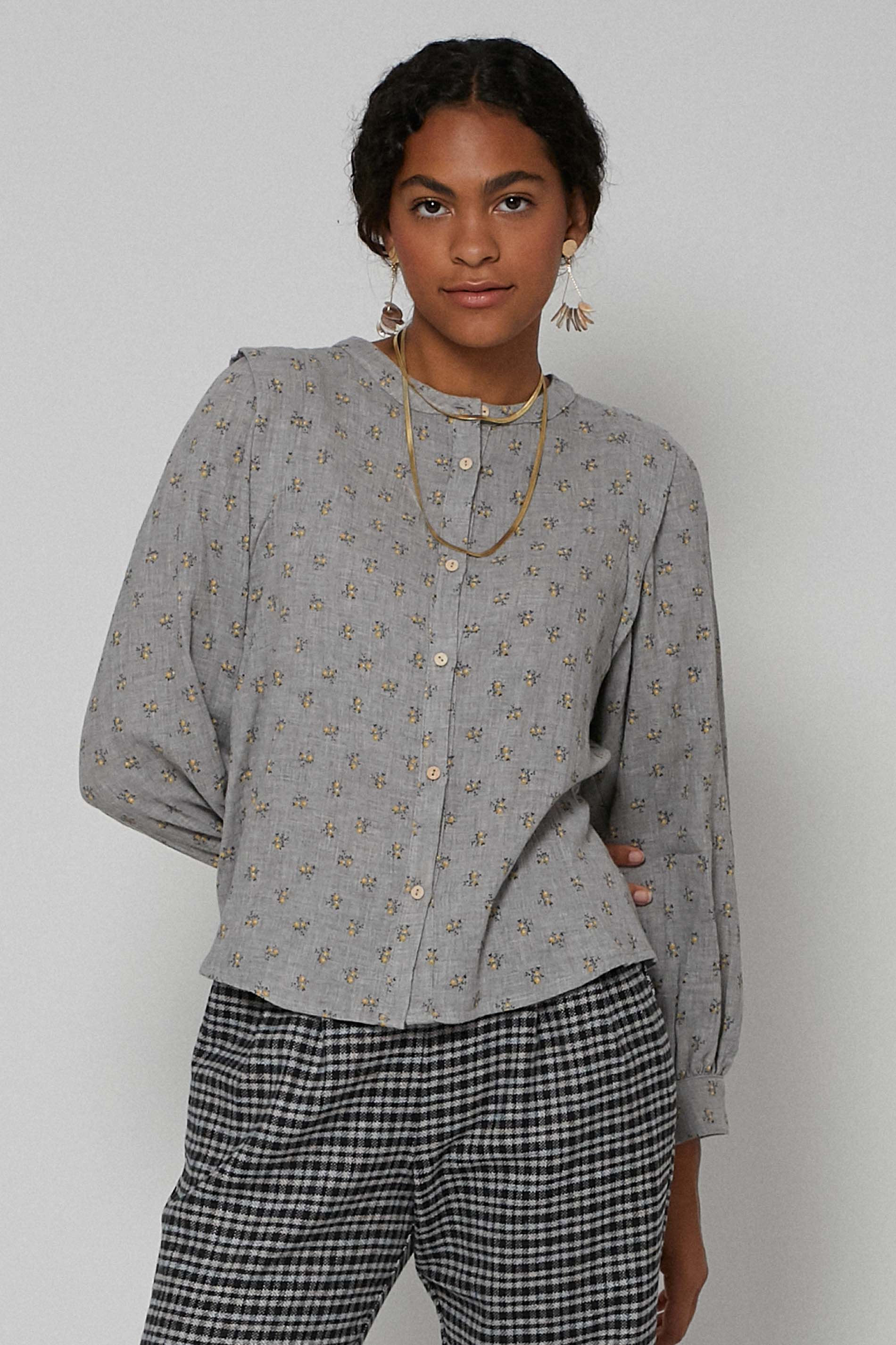 Blusa marker flor mostaza