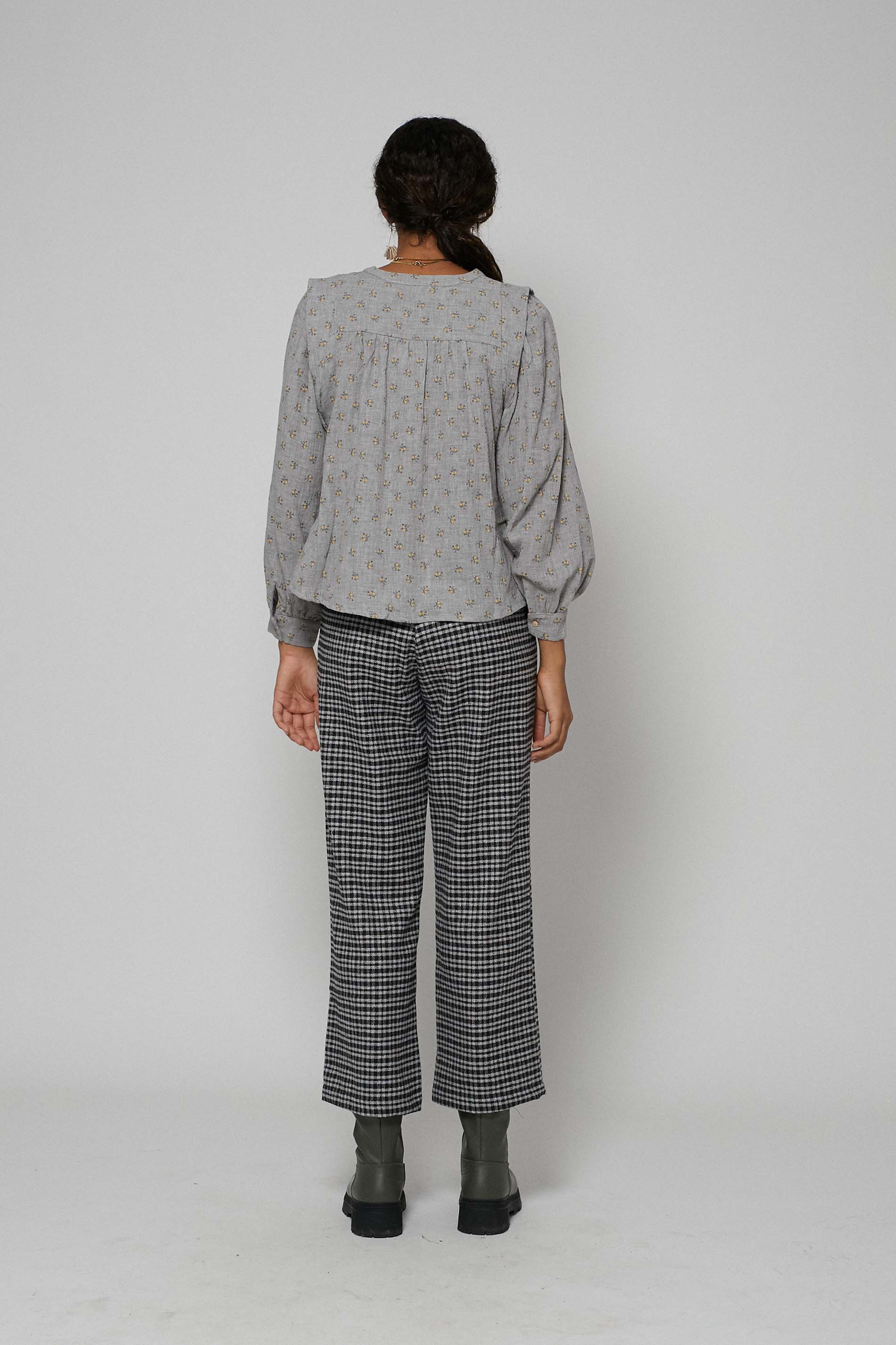 Blusa marker flor mostaza