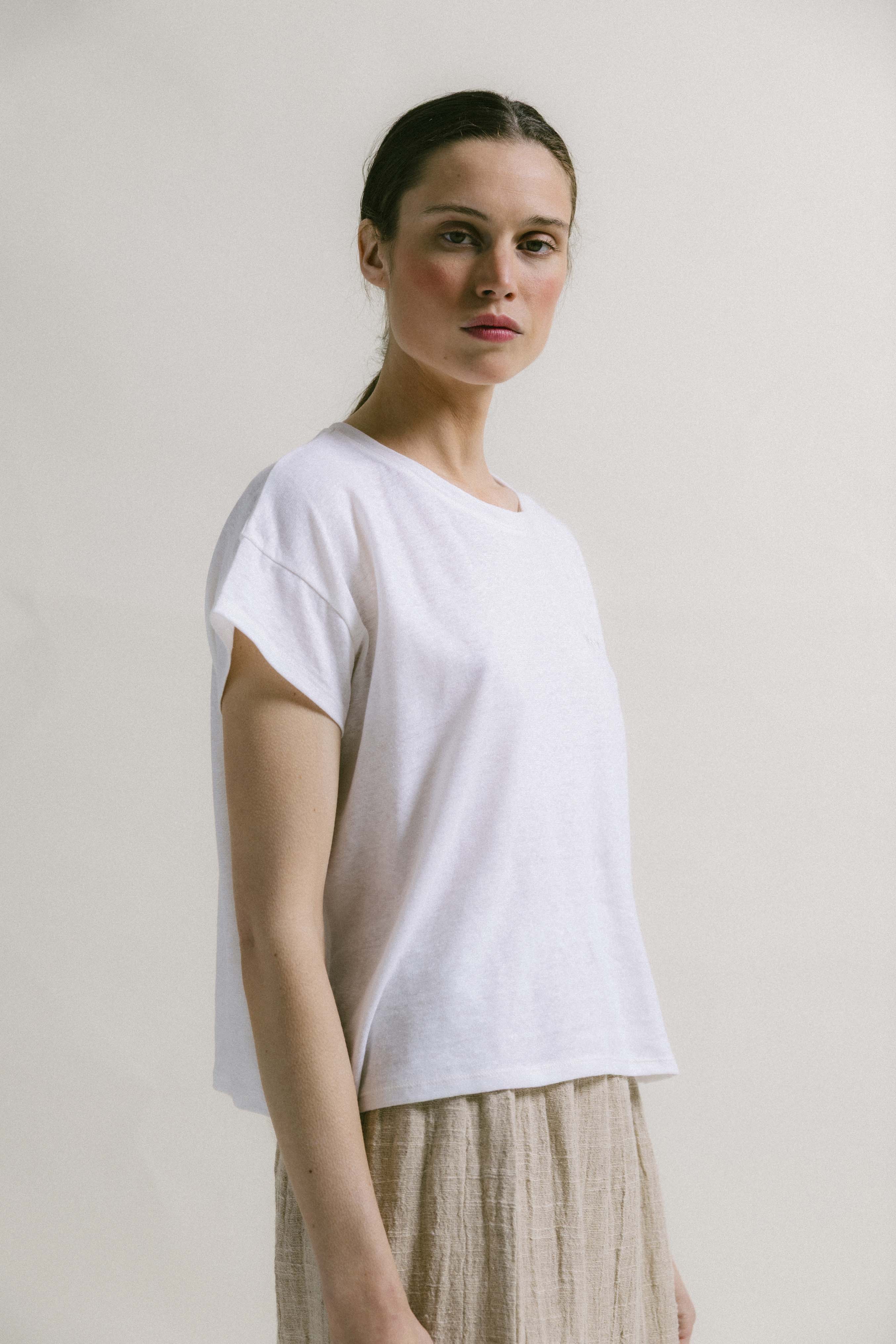 Camiseta blanca bordado TRIANABYC