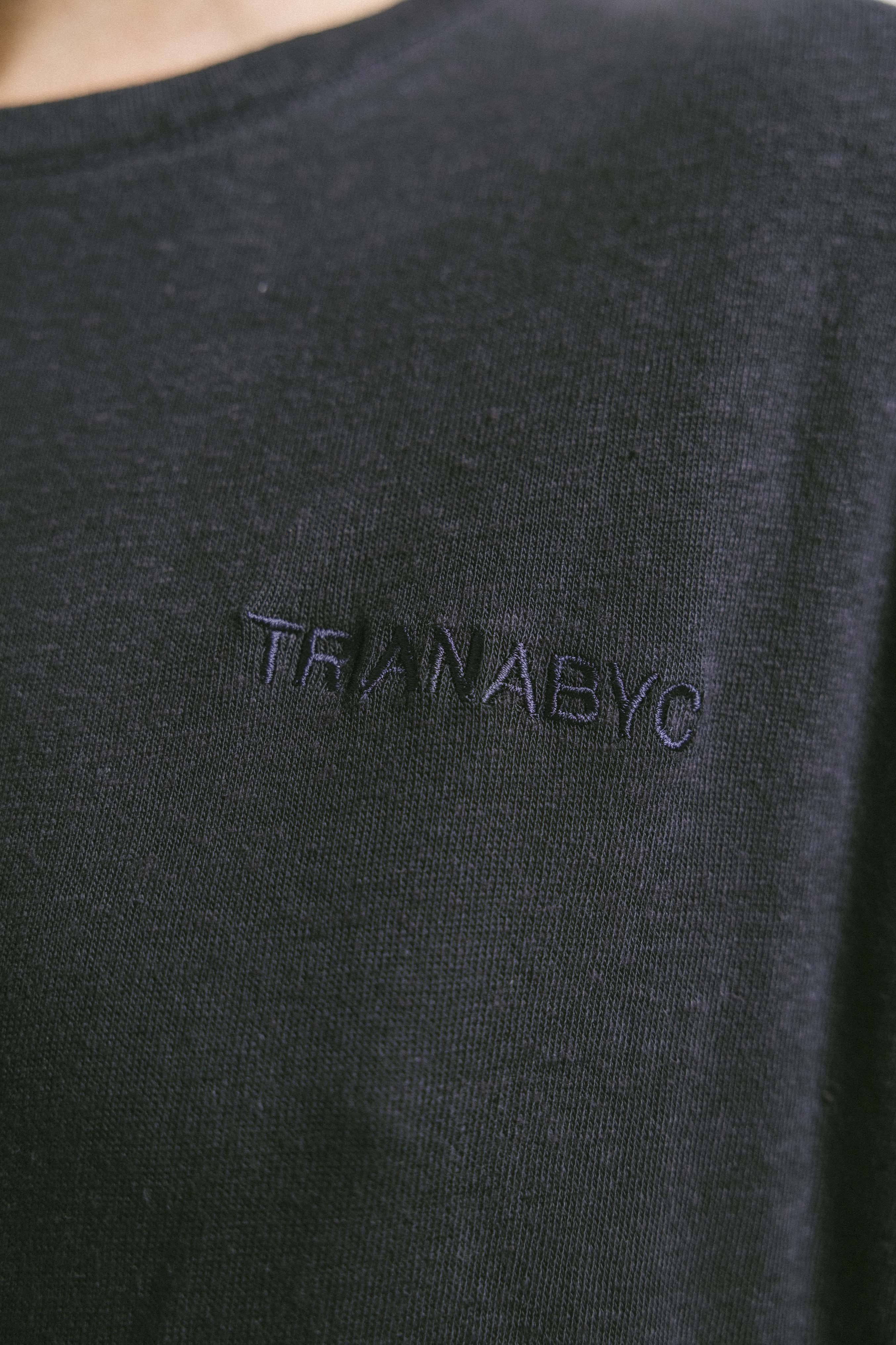Camiseta antracita bordado TRIANABYC