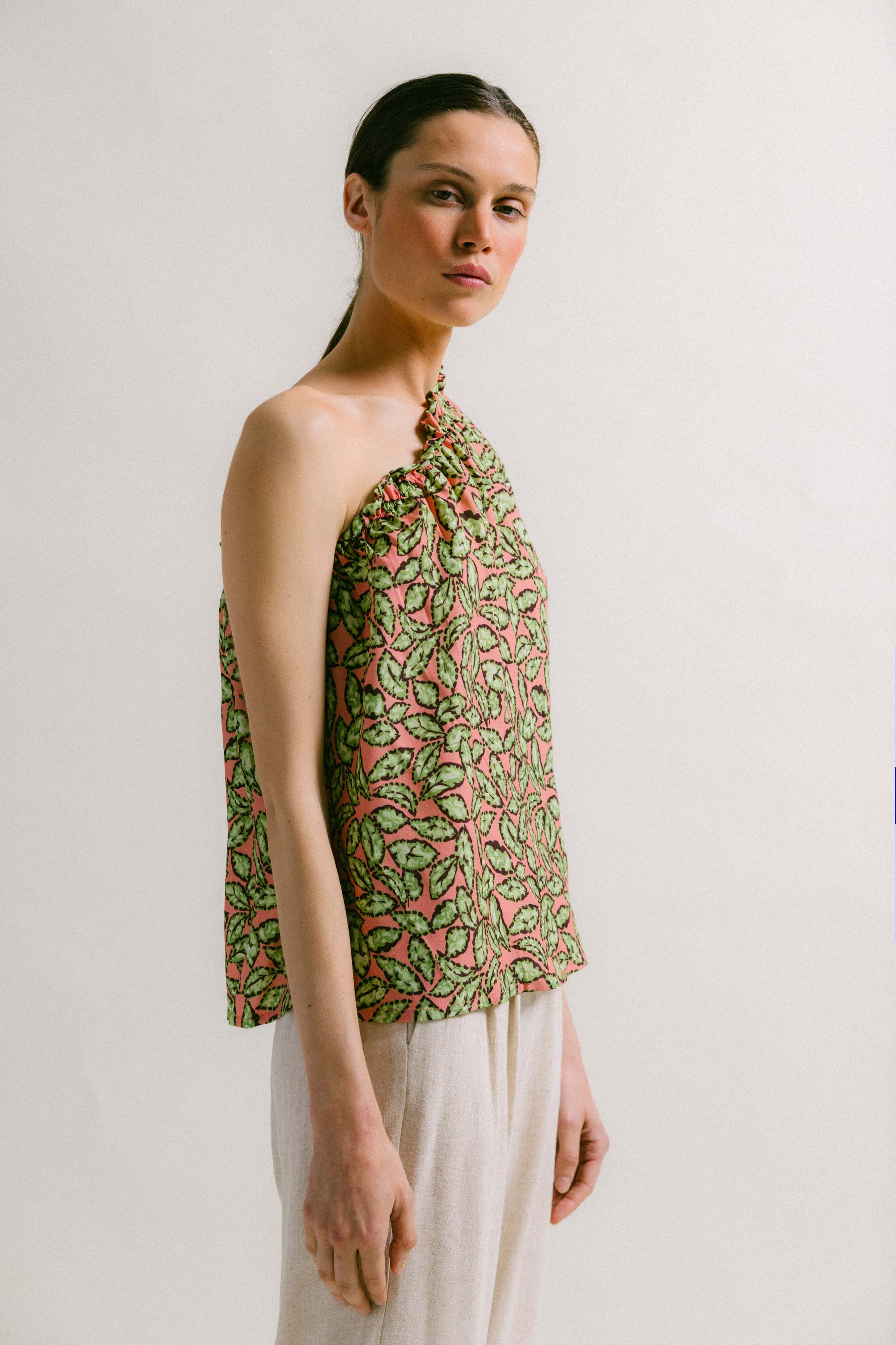 Blusa LEON asimétrica HOJAS VERDES