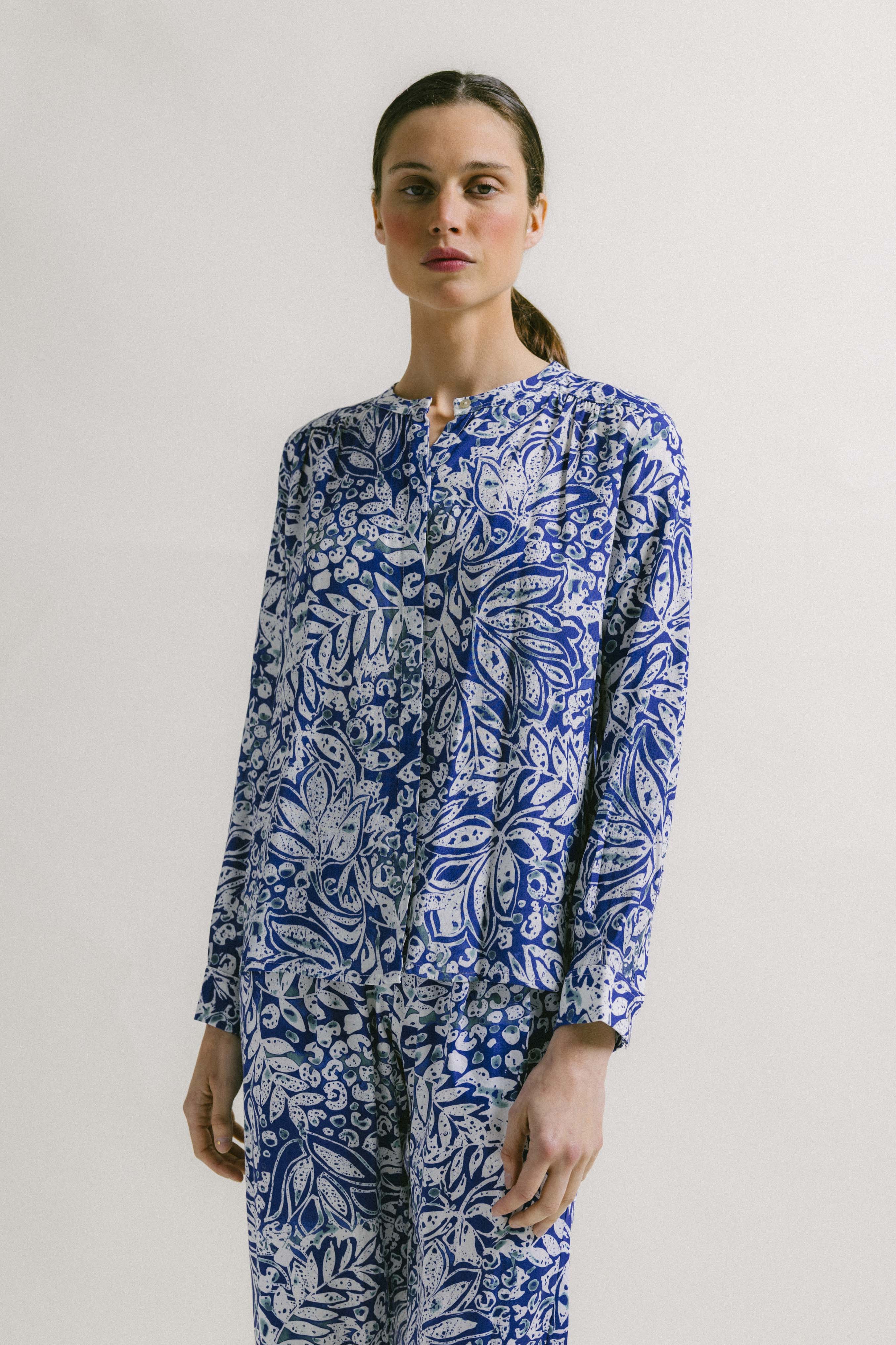 Blusa melbourne ramas bue