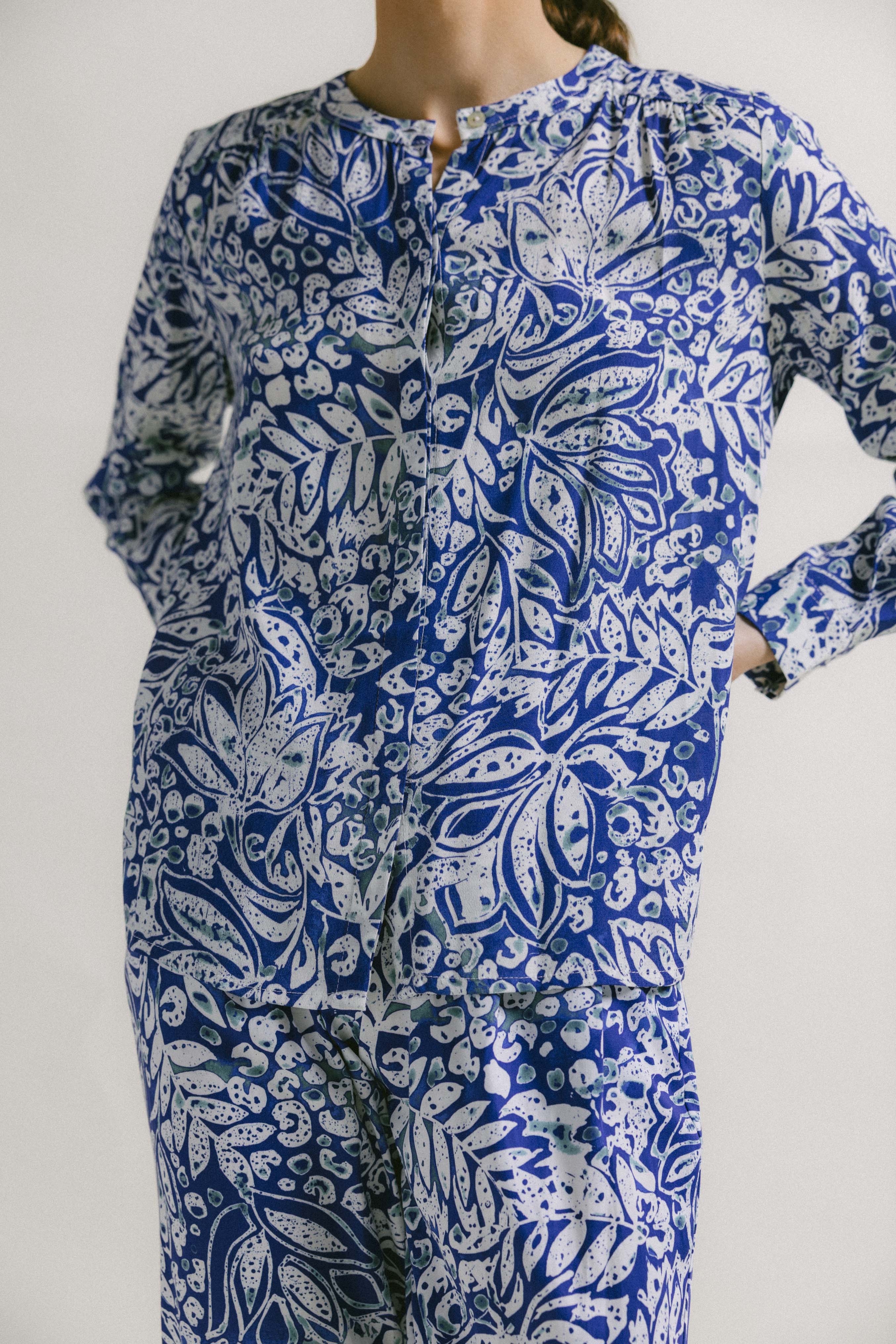 Blusa melbourne ramas bue