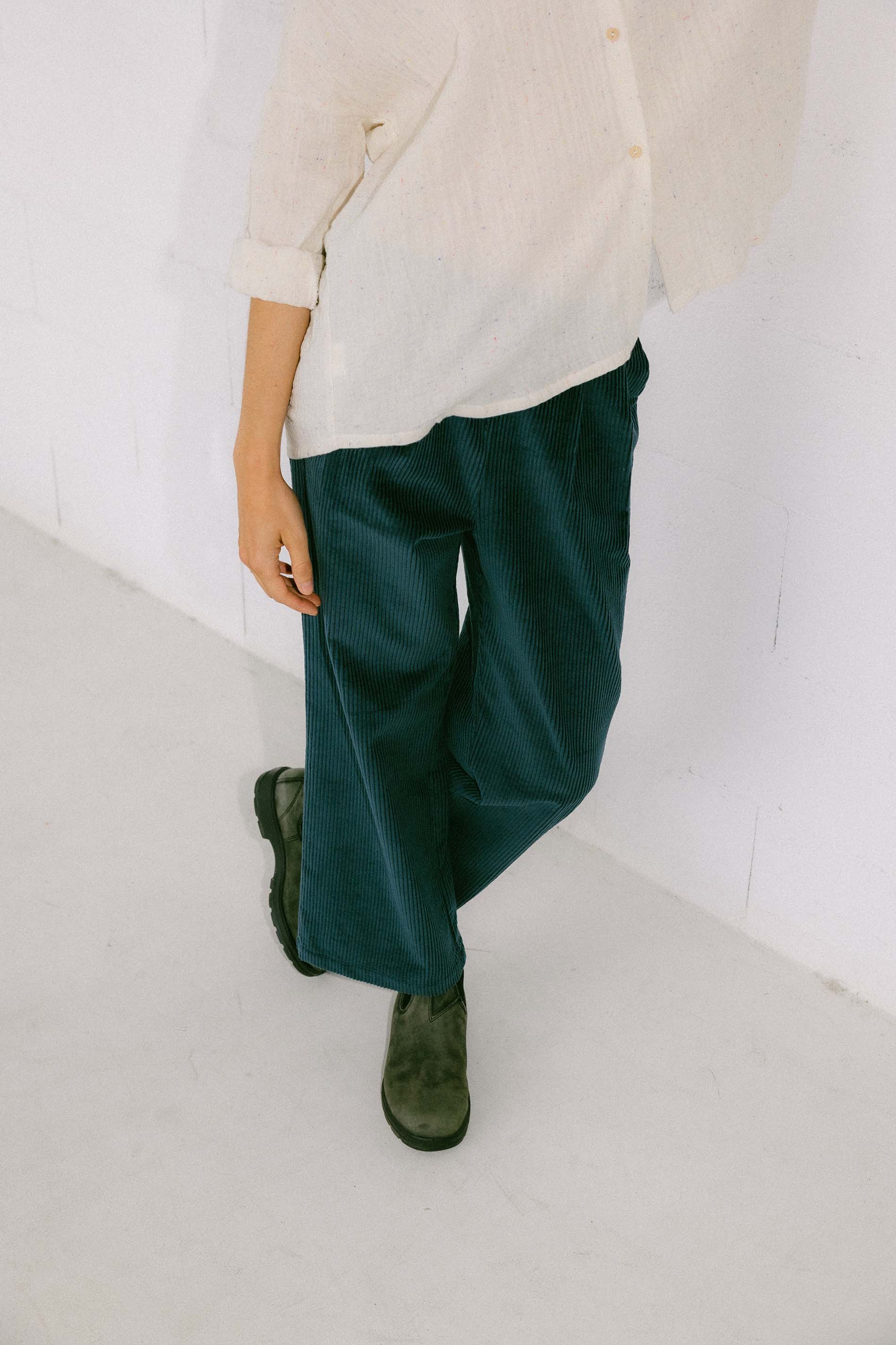 Pantalón MILLET pana azul