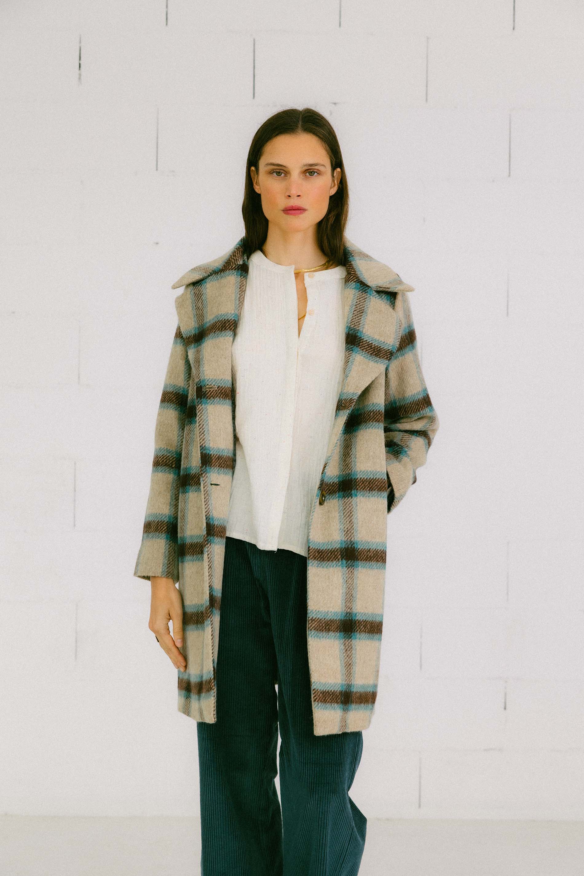 ABRIGO LANA DAKOTA CUADROS agua y crudo