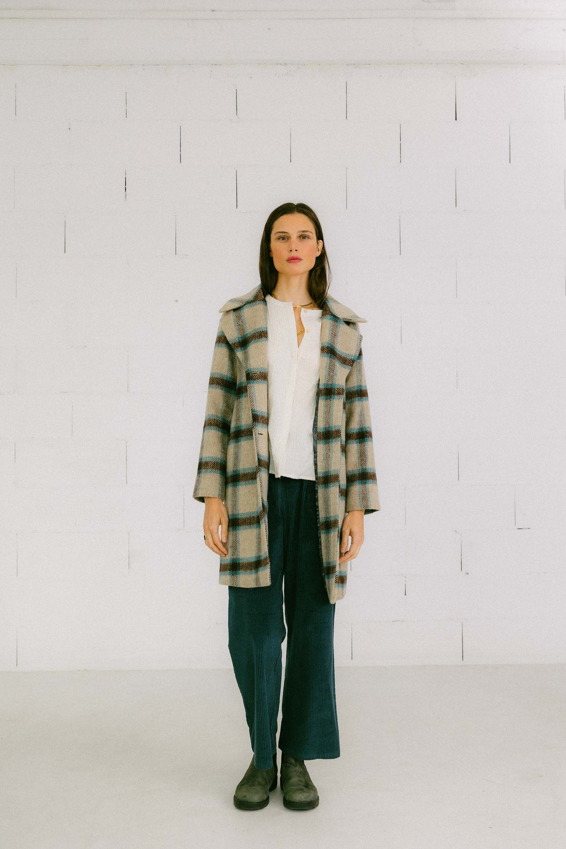 ABRIGO LANA DAKOTA CUADROS agua y crudo