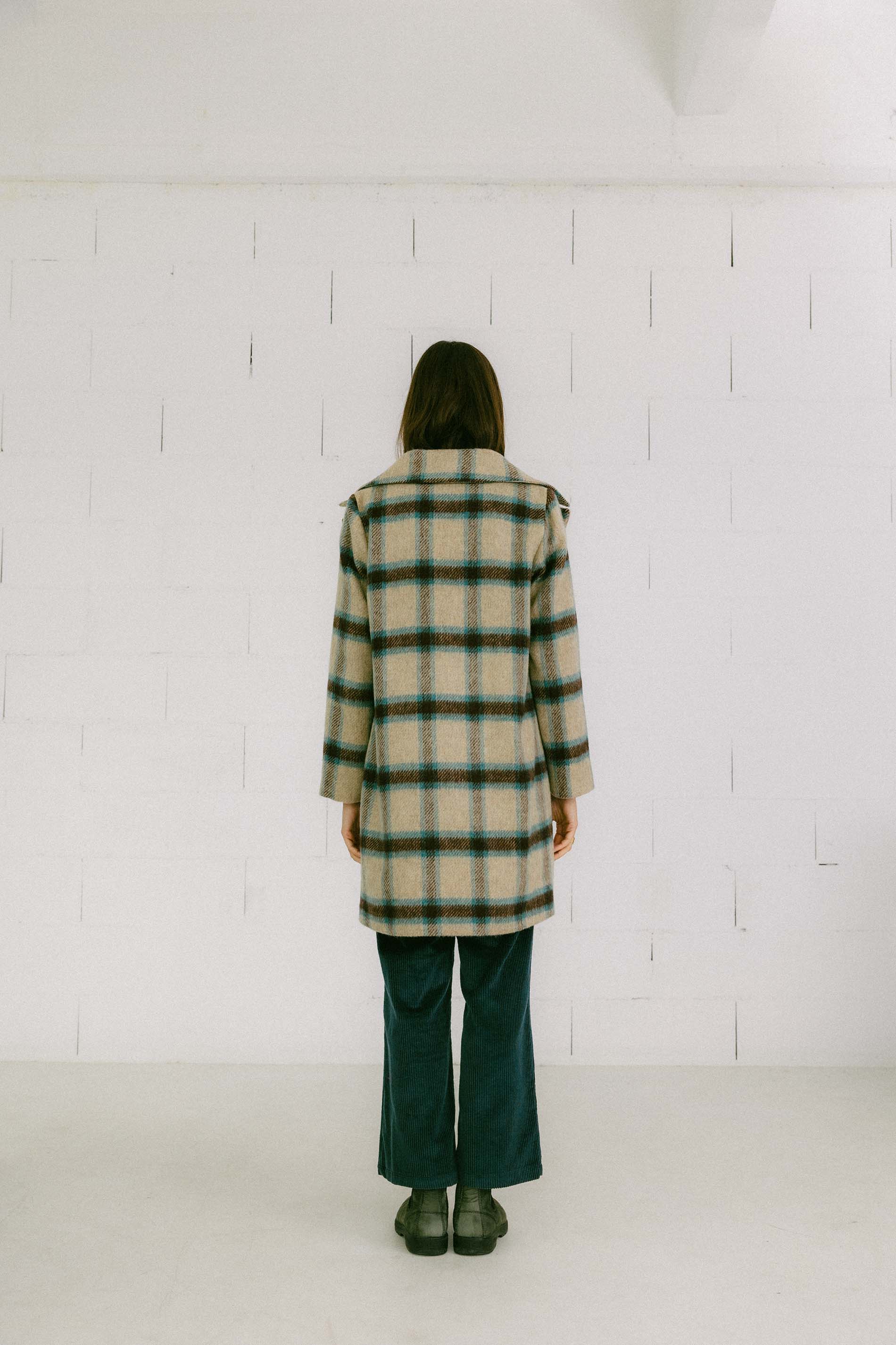 ABRIGO LANA DAKOTA CUADROS agua y crudo