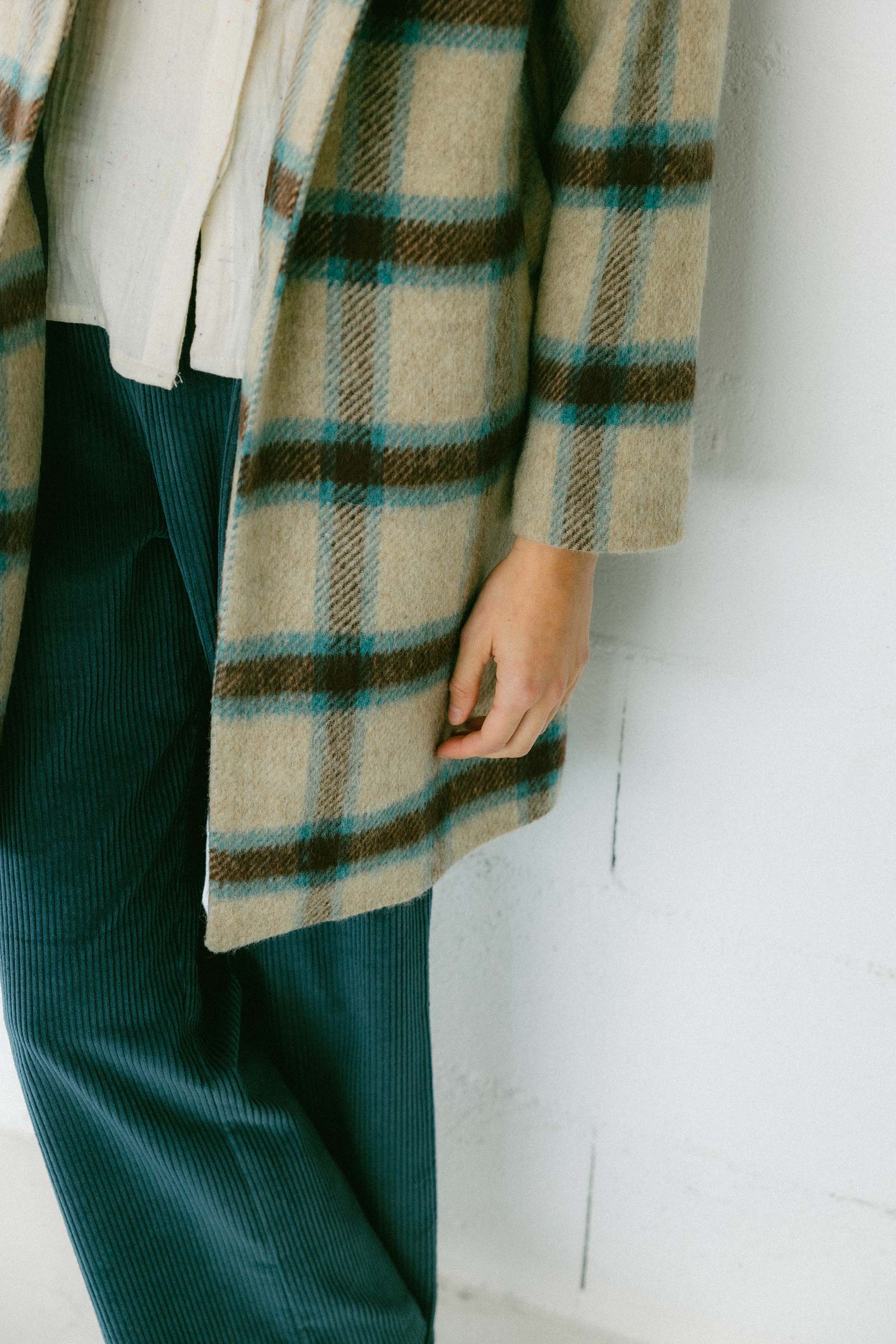 ABRIGO LANA DAKOTA CUADROS agua y crudo