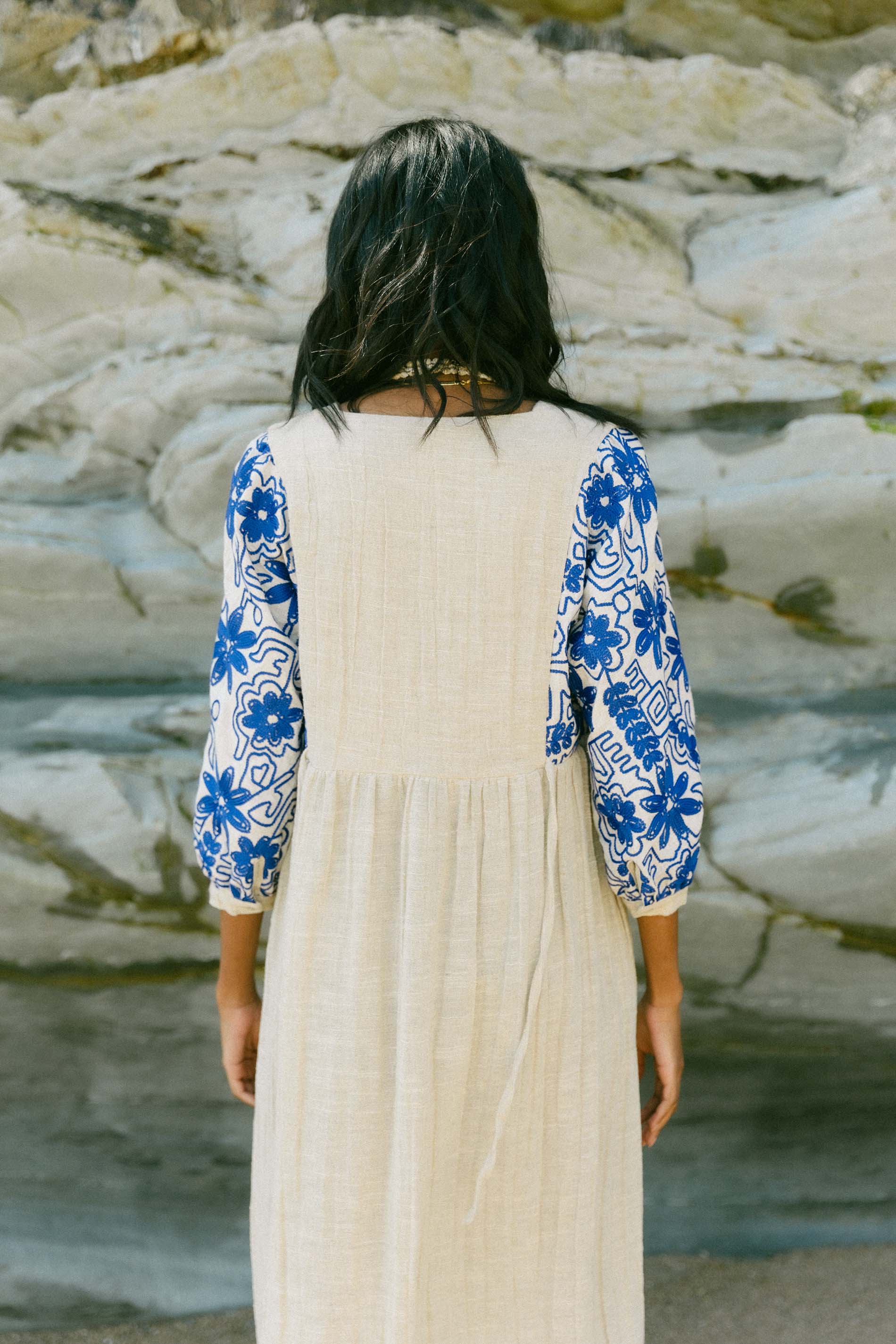 Vestido midi bordado DURAN