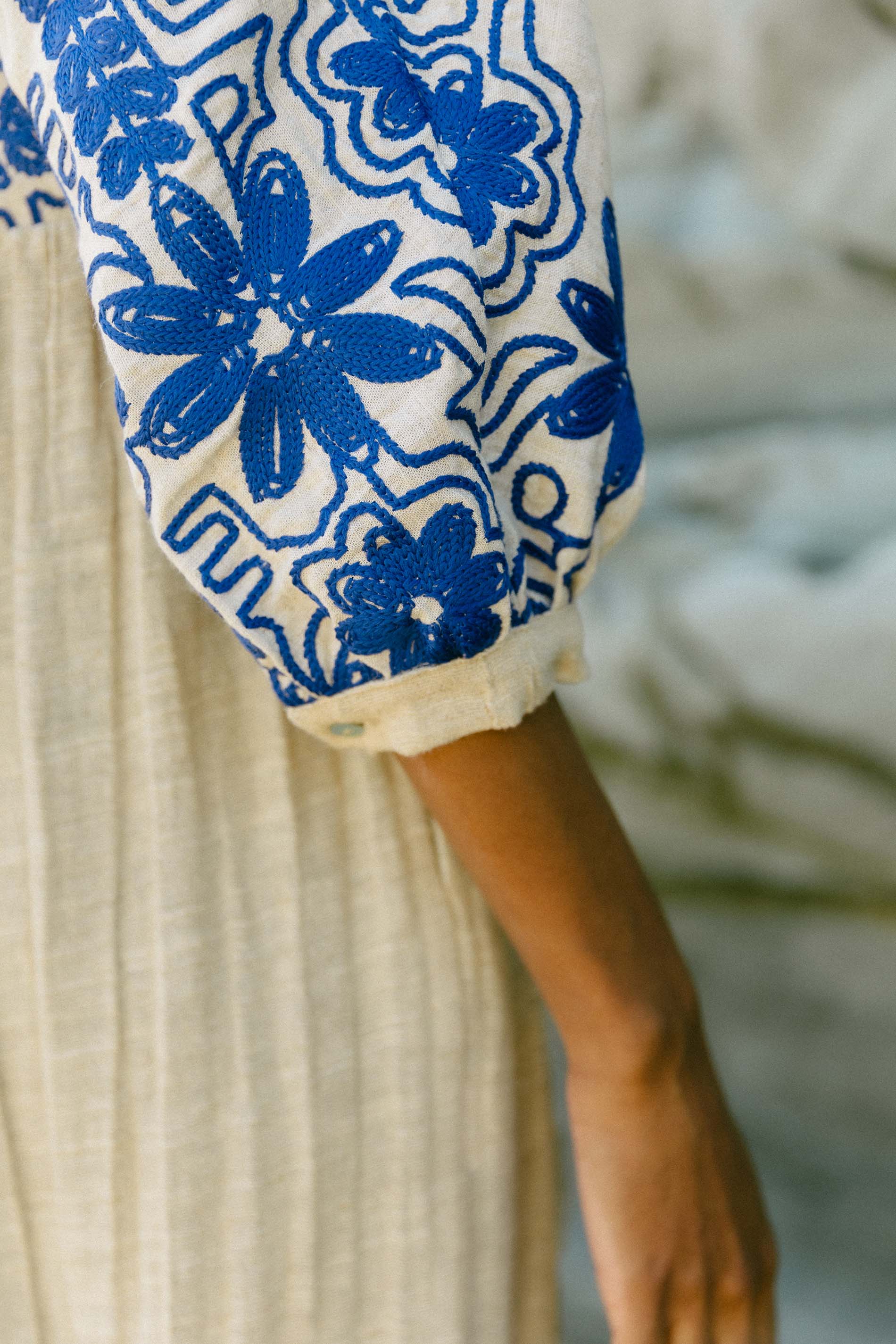 Vestido midi bordado DURAN