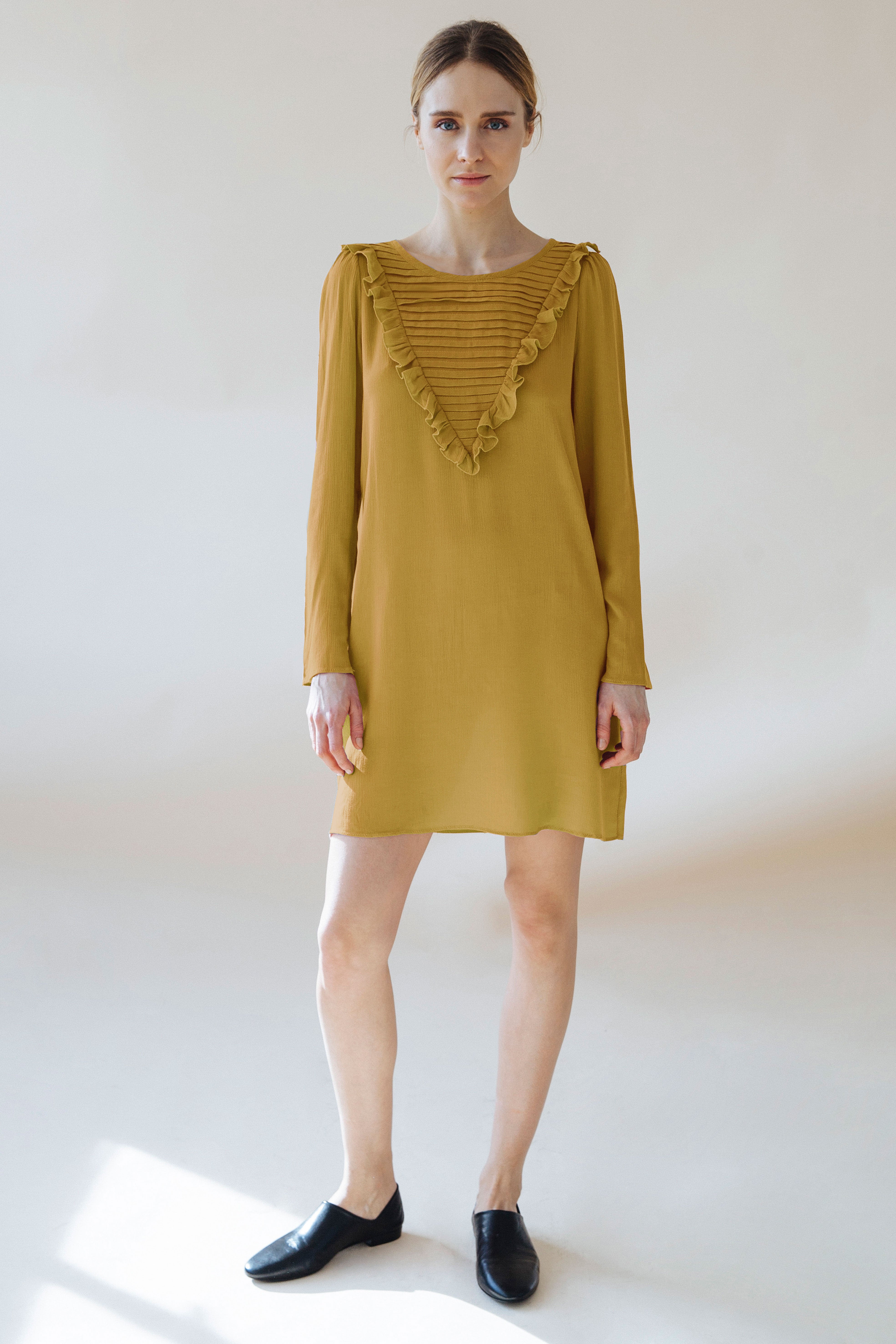 Vestido jaretas mostaza