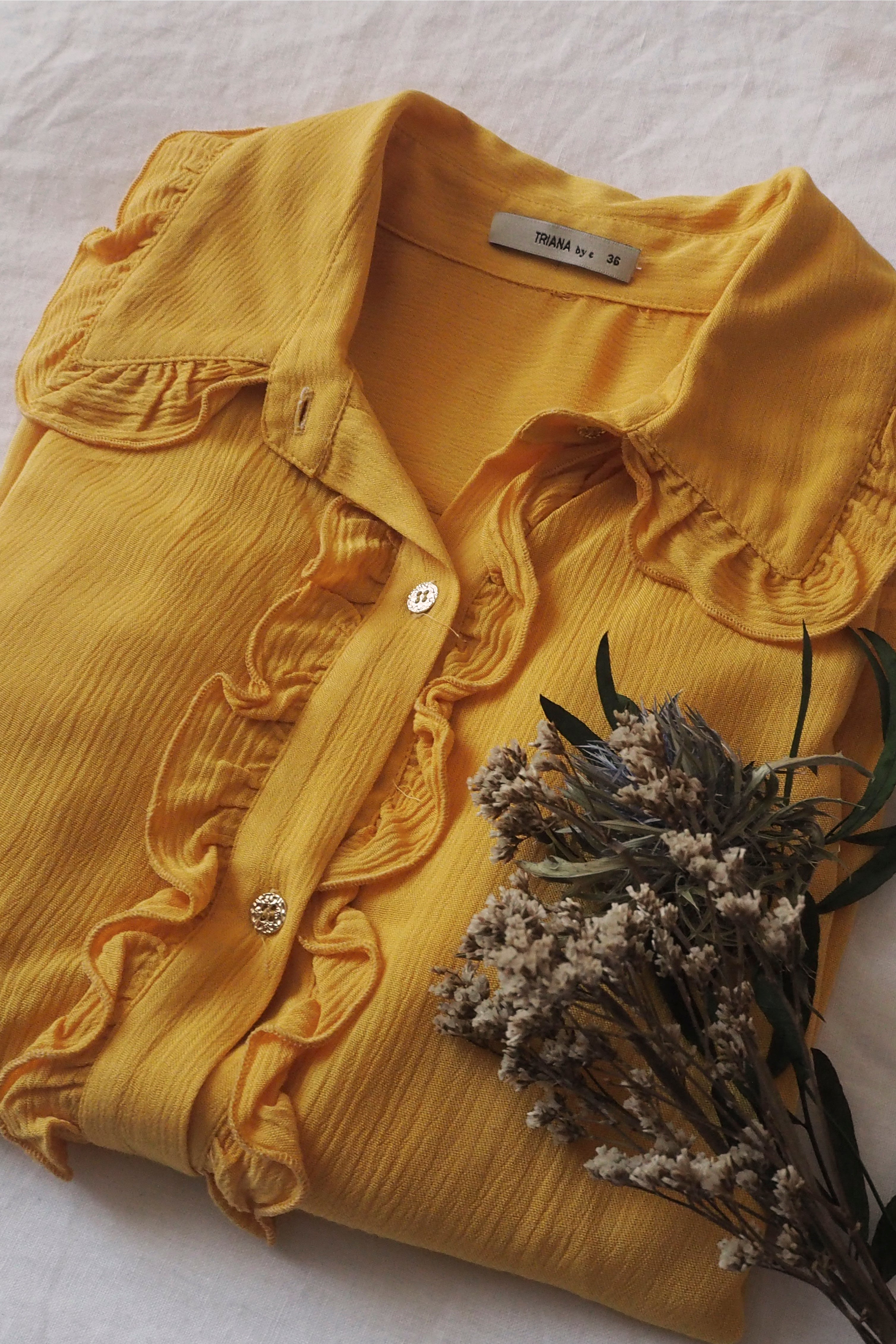 Blusa cuello volantes mostaza bambula