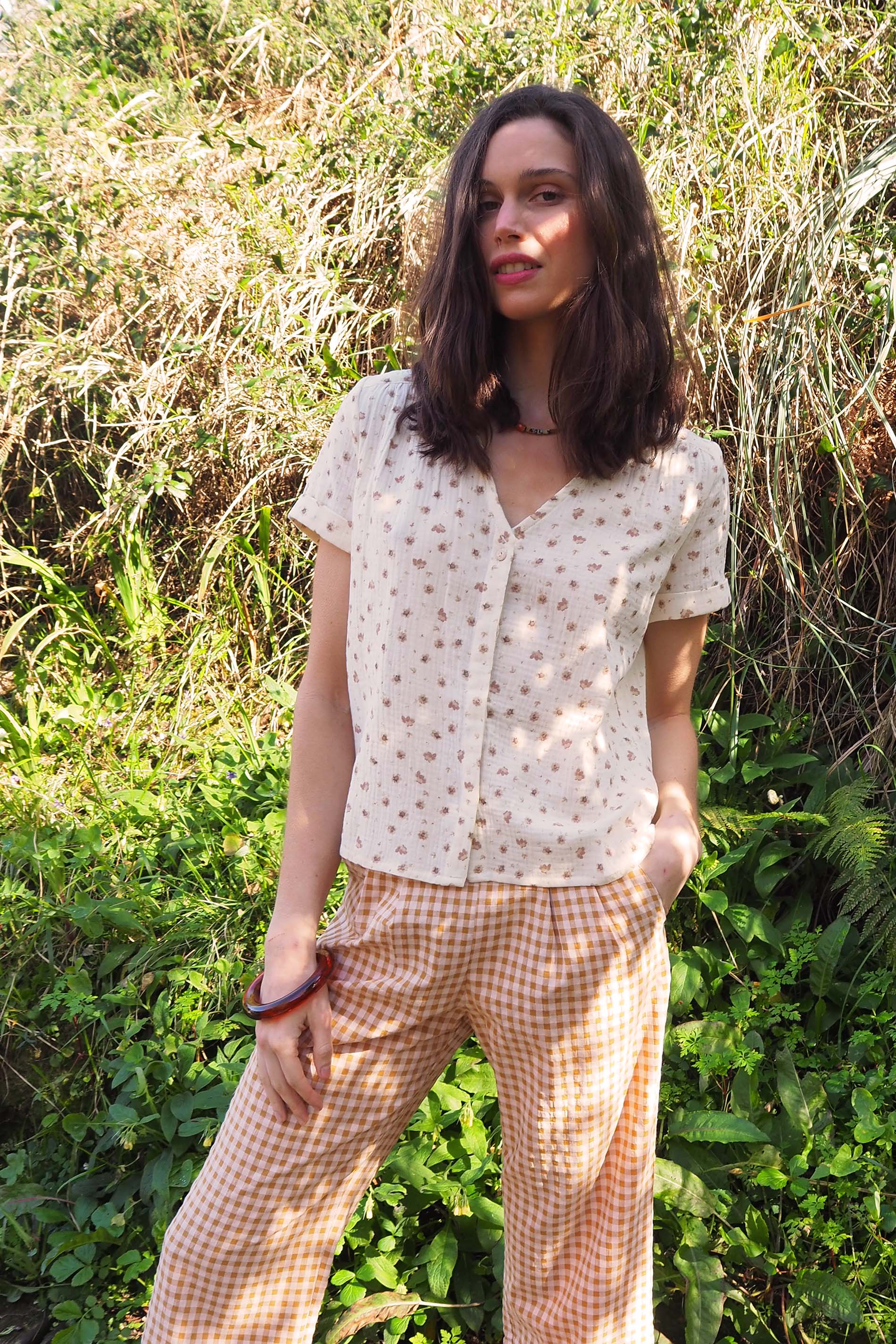 Blusa algodón orgánico flor beige BURNI