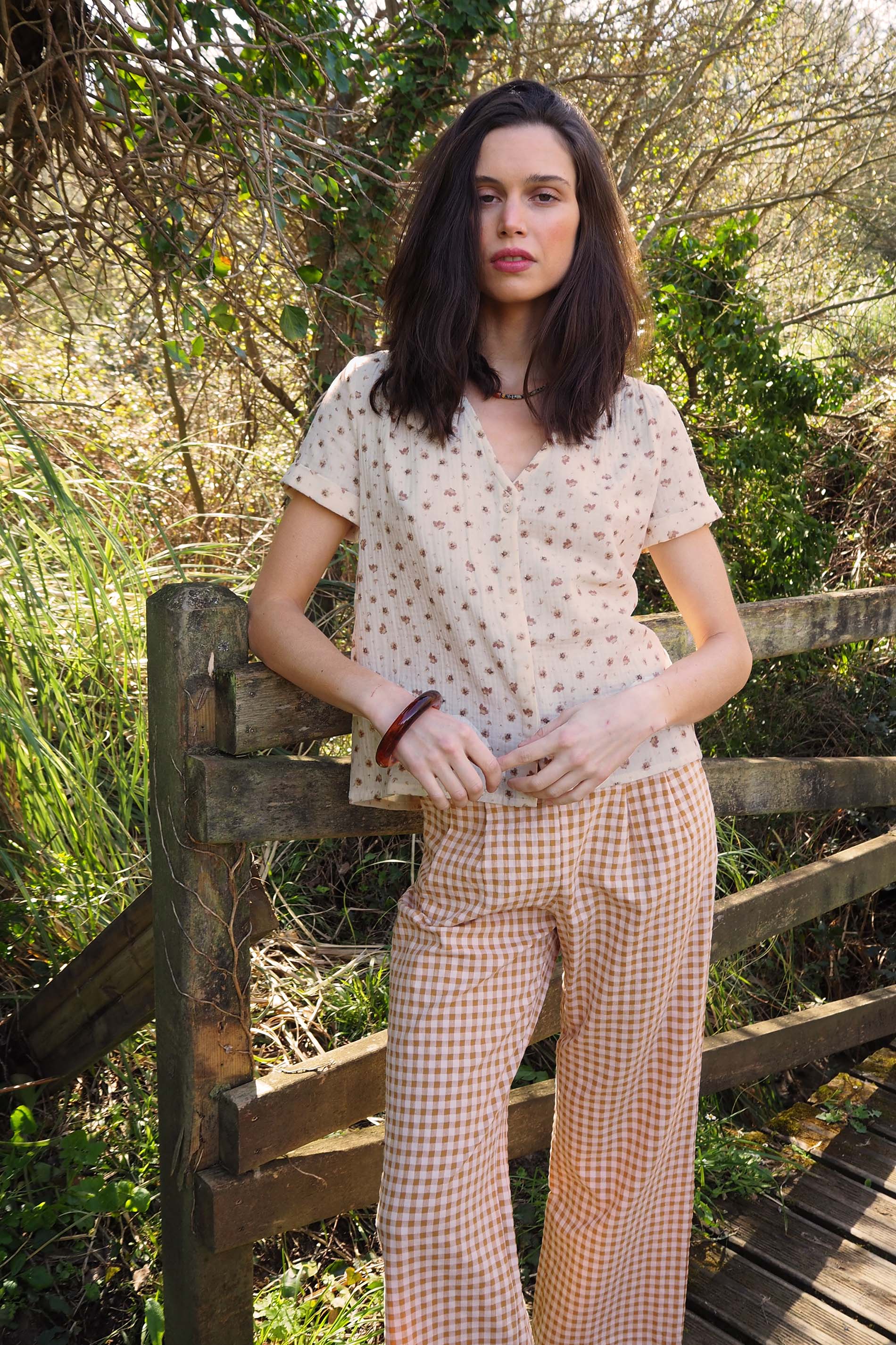 Blusa algodón orgánico flor beige BURNI