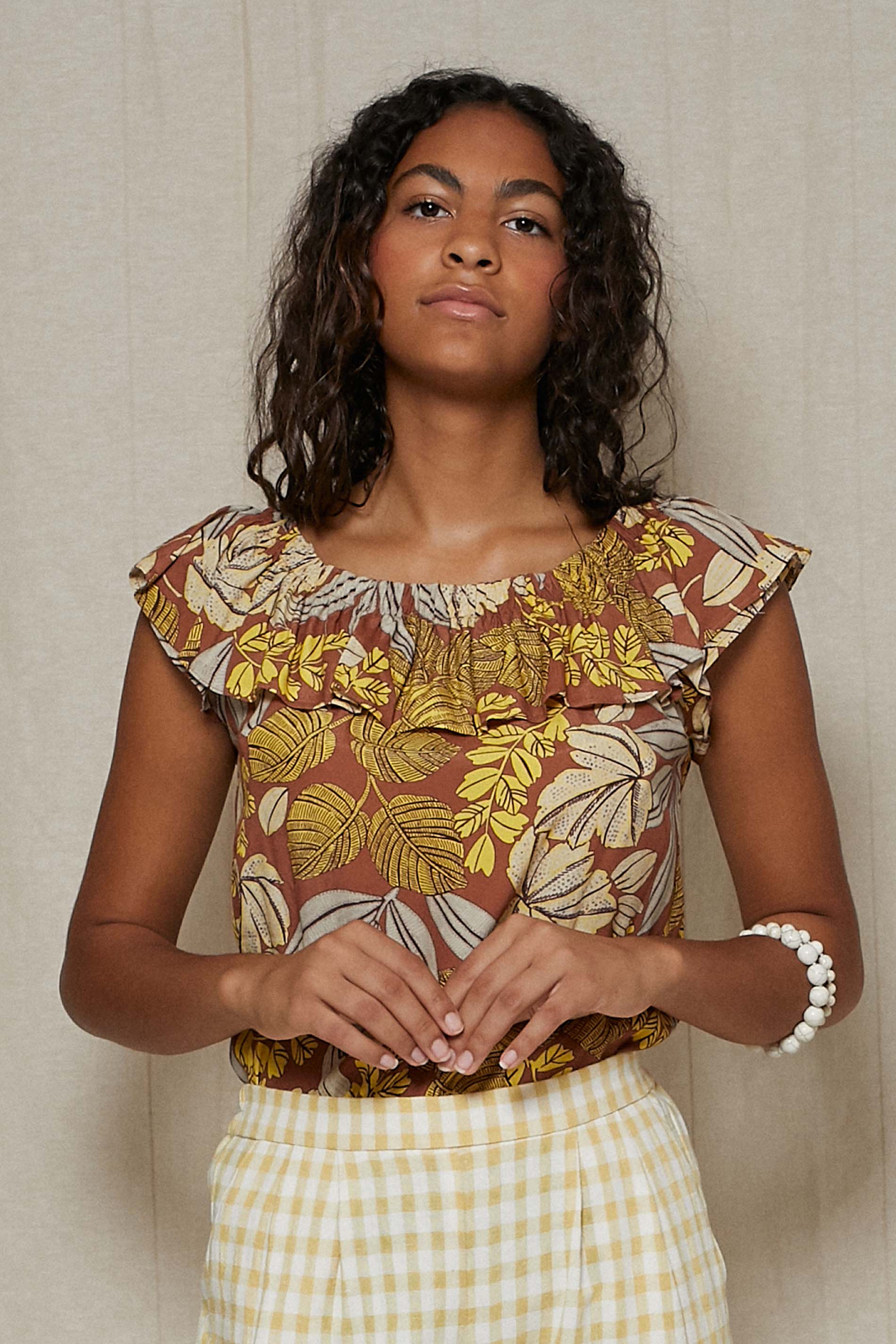 Blusa tropical print mostaza