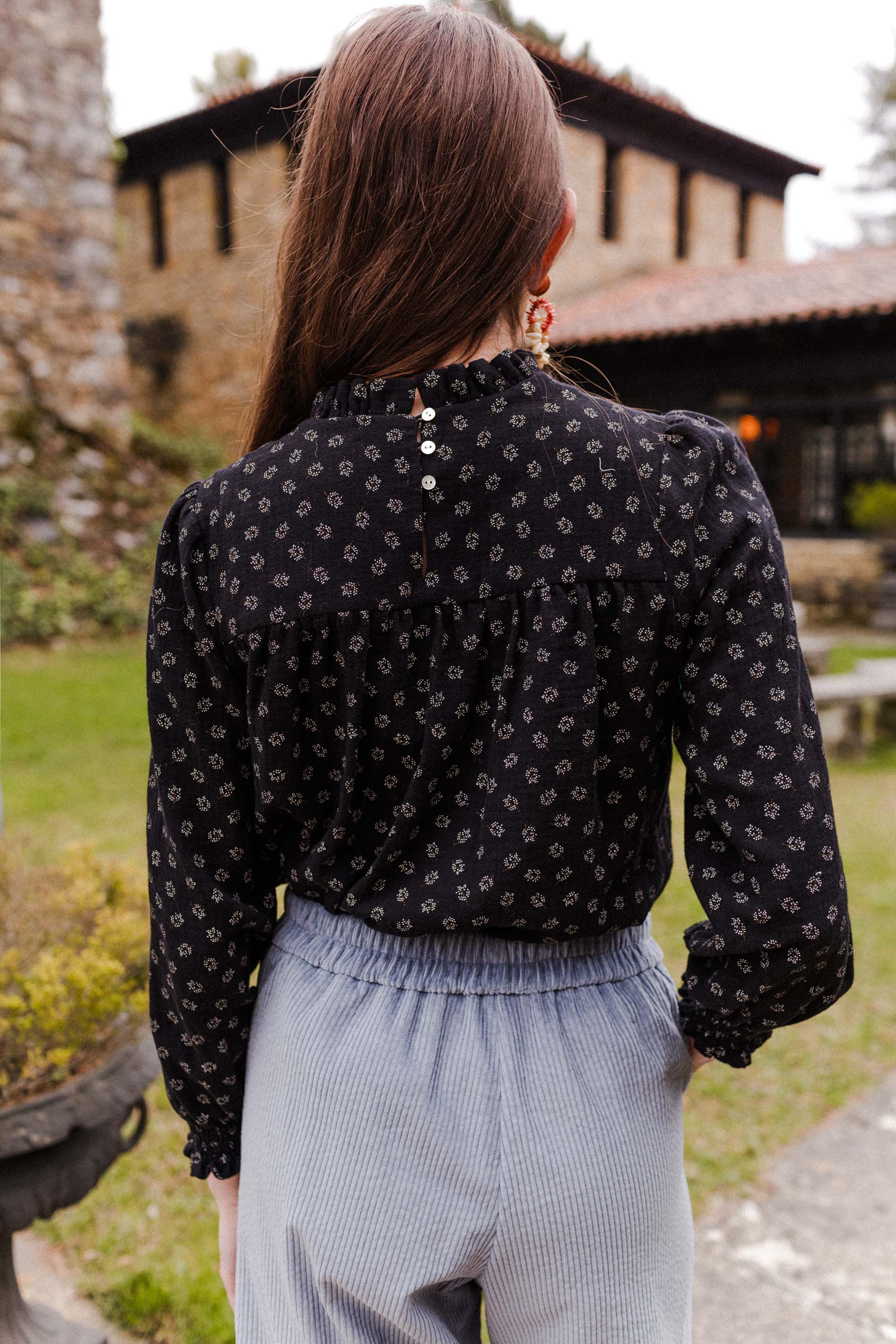 Blusa PORI organic hojas black