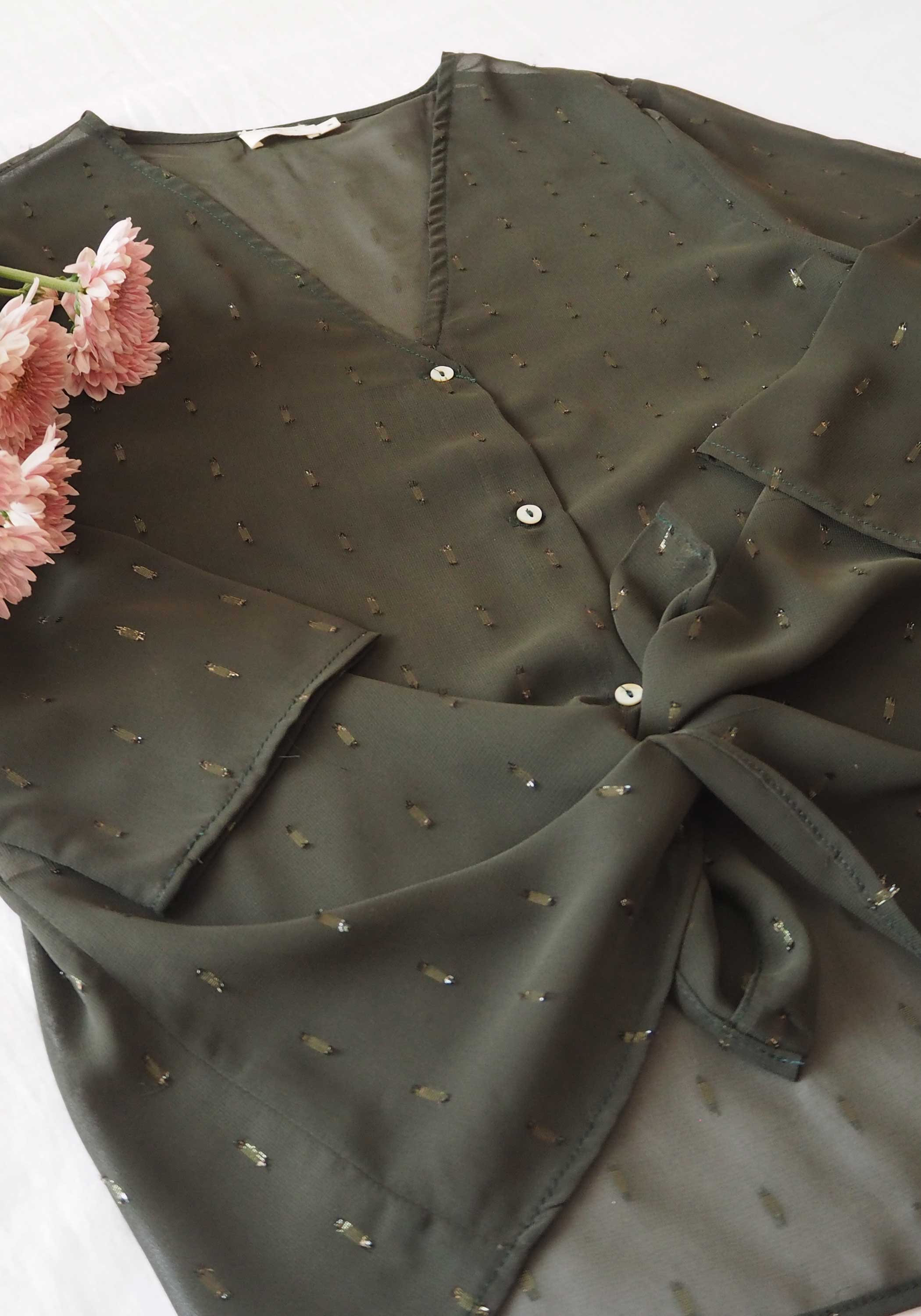 Blusa London gasa verde motas doradas