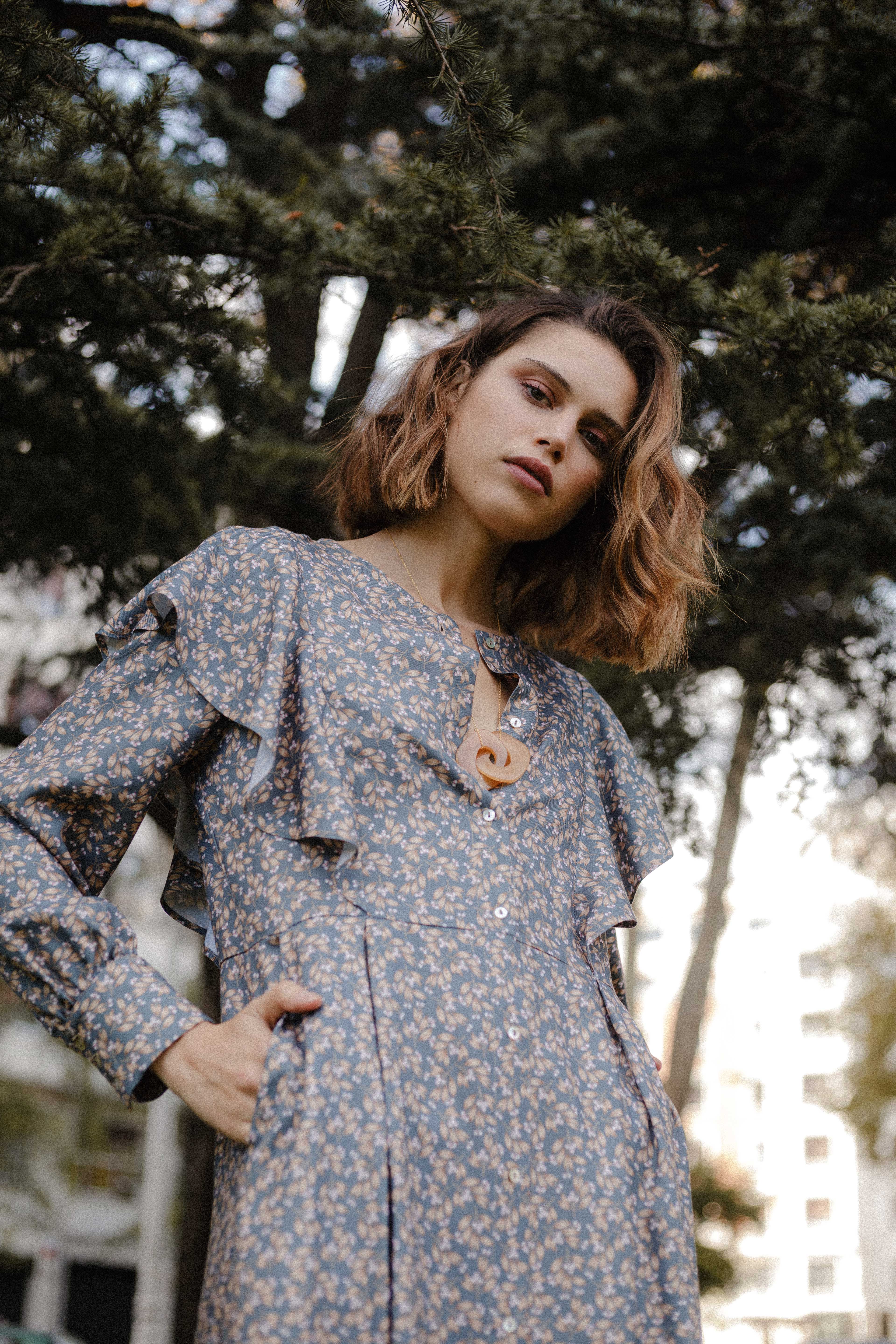 Vestido estampado floral verde bosque bolsillos