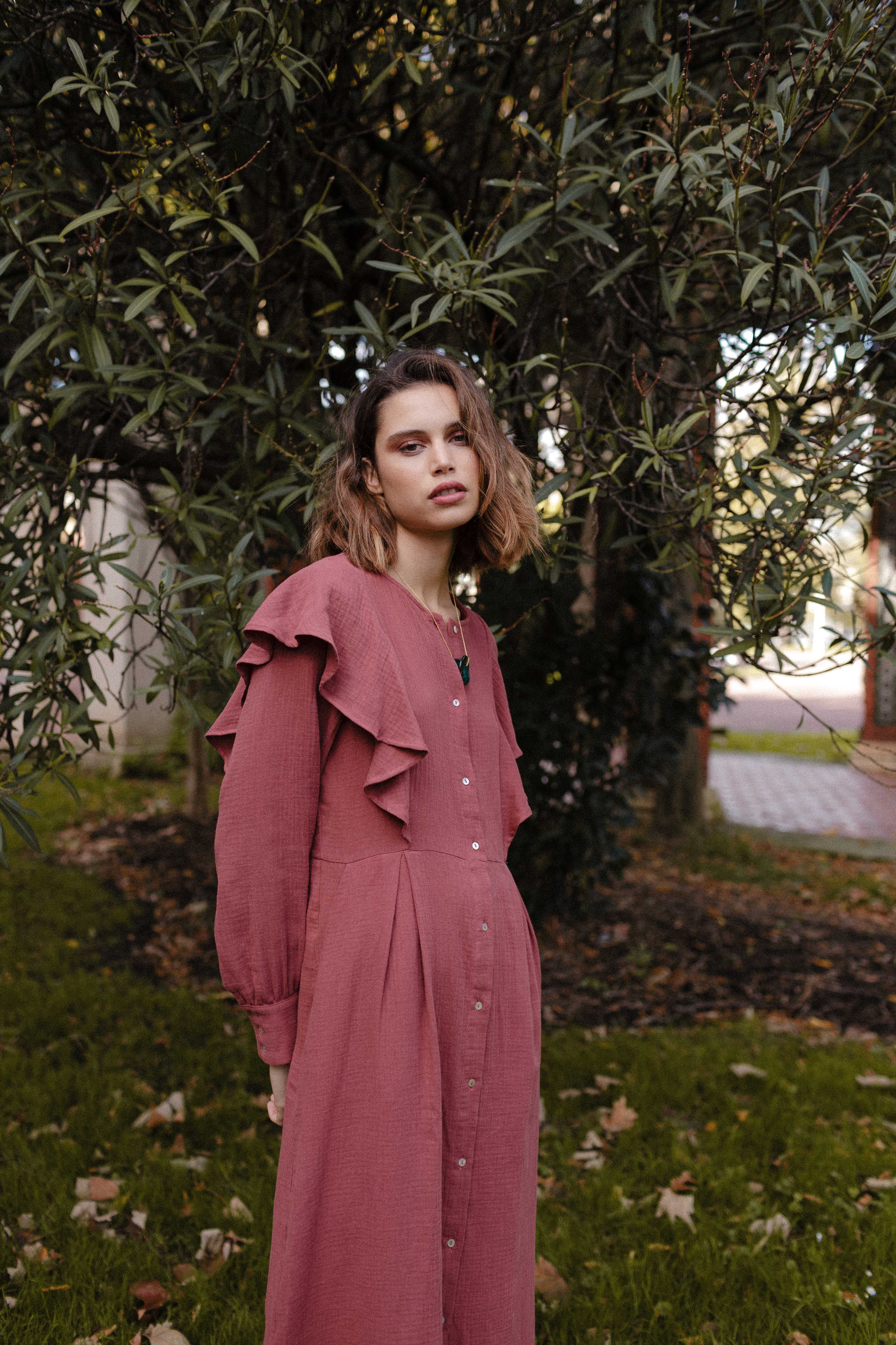 Vestido organic burdeos volantes