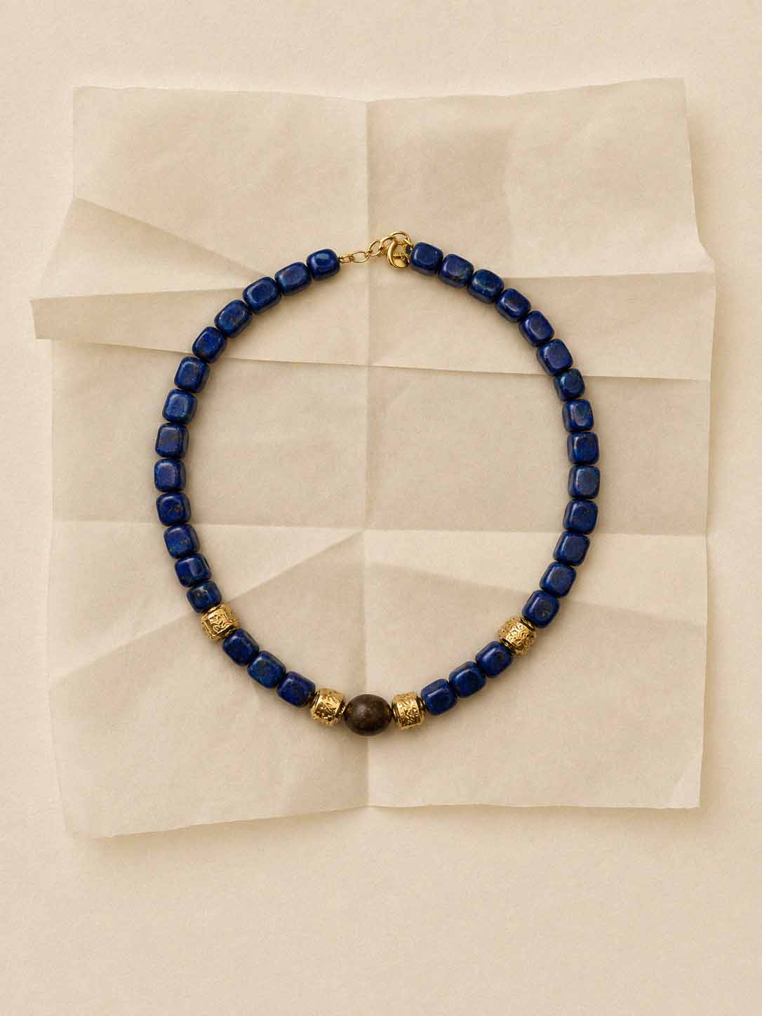 Collar almendro azul