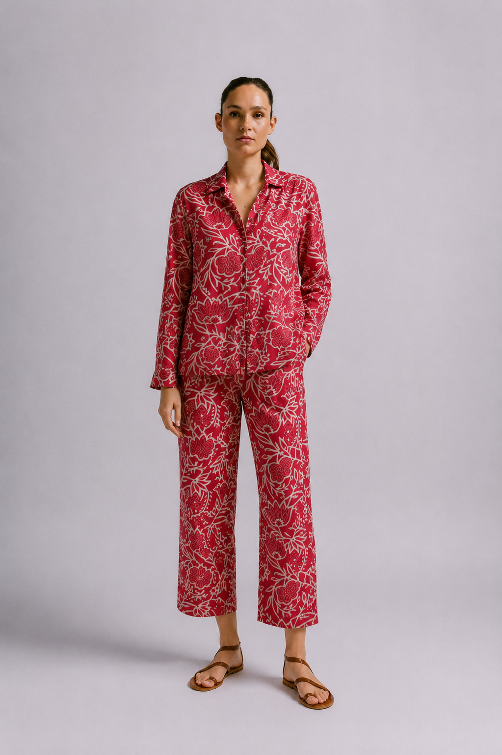 Total look manga larga flor deco rojo