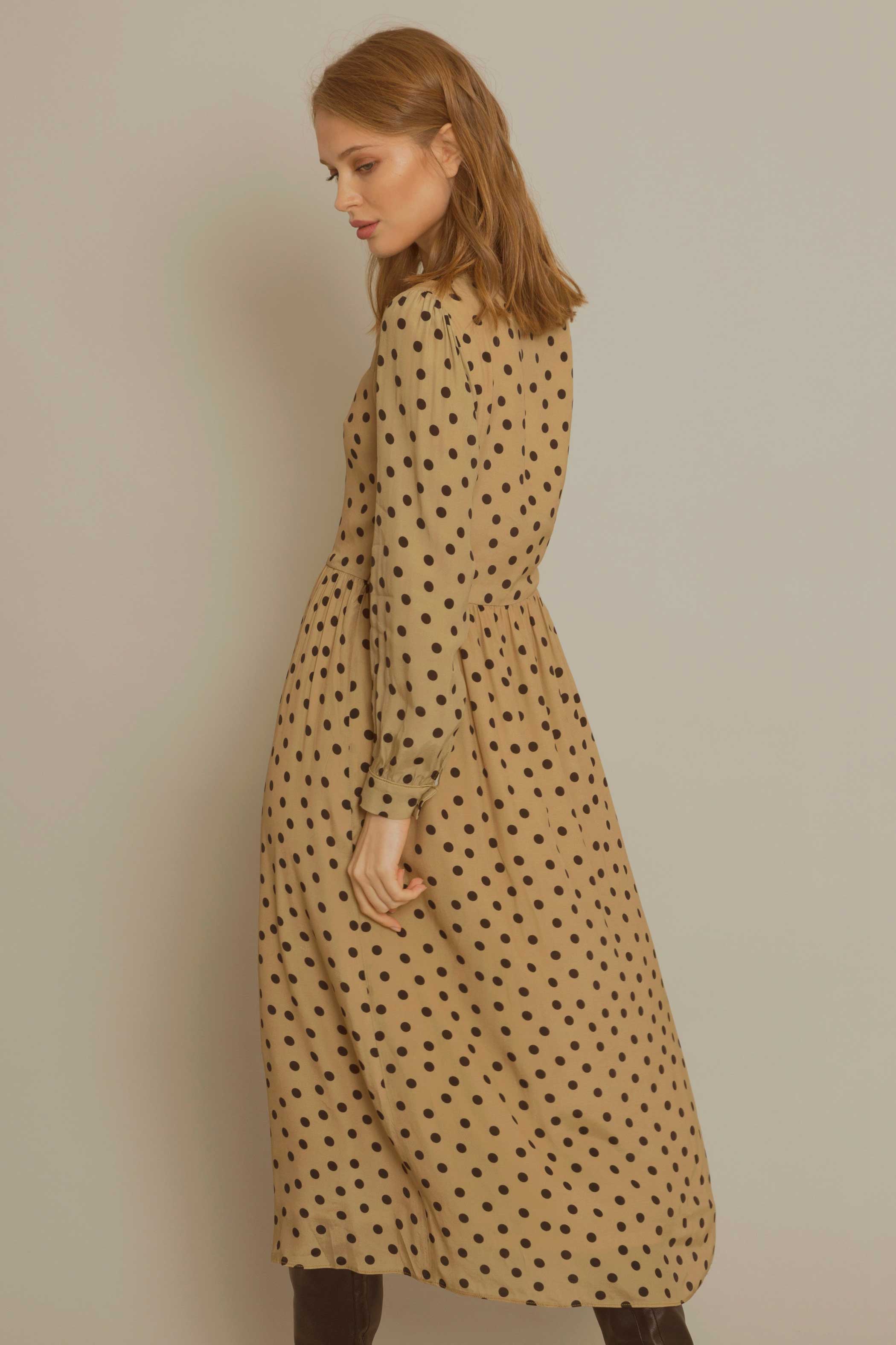 Vestido ocre motas negras