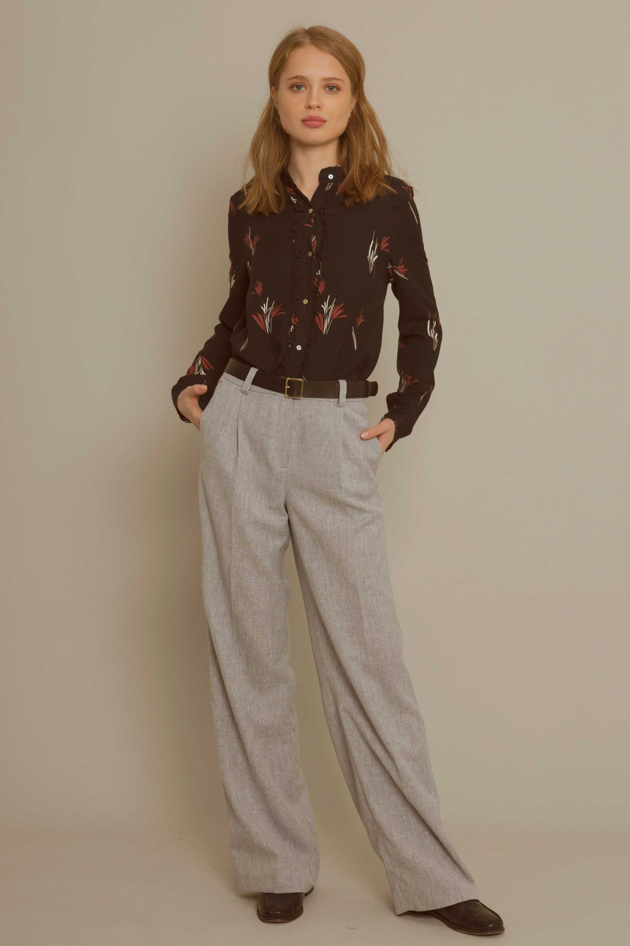 Pantalón acampanado gris claro lana